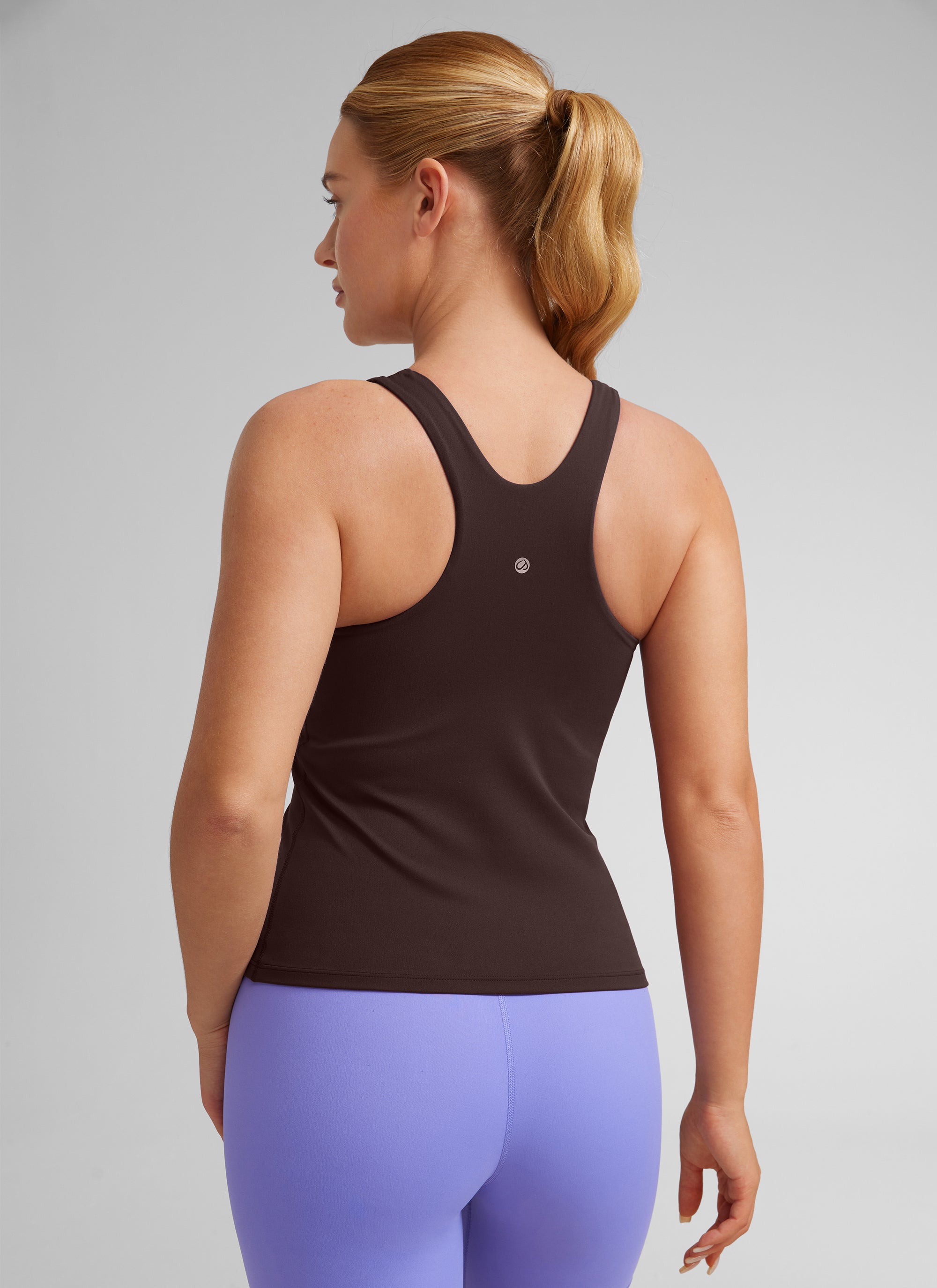 CRZ YOGA Wanita Butterluxe Bra Terbina Dalam Leher Tinggi Racerback Tank Hot Fudge Coklat