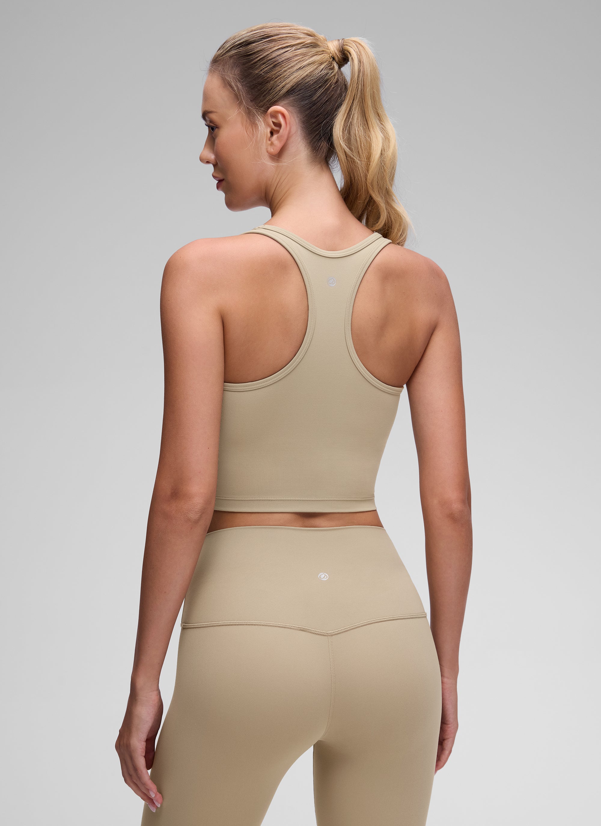 CRZ YOGA Bra Yoga Wanita dengan Dukungan Rendah, Model " Butterluxe ", Leher Bulat, Punggung Y, Warna Oak