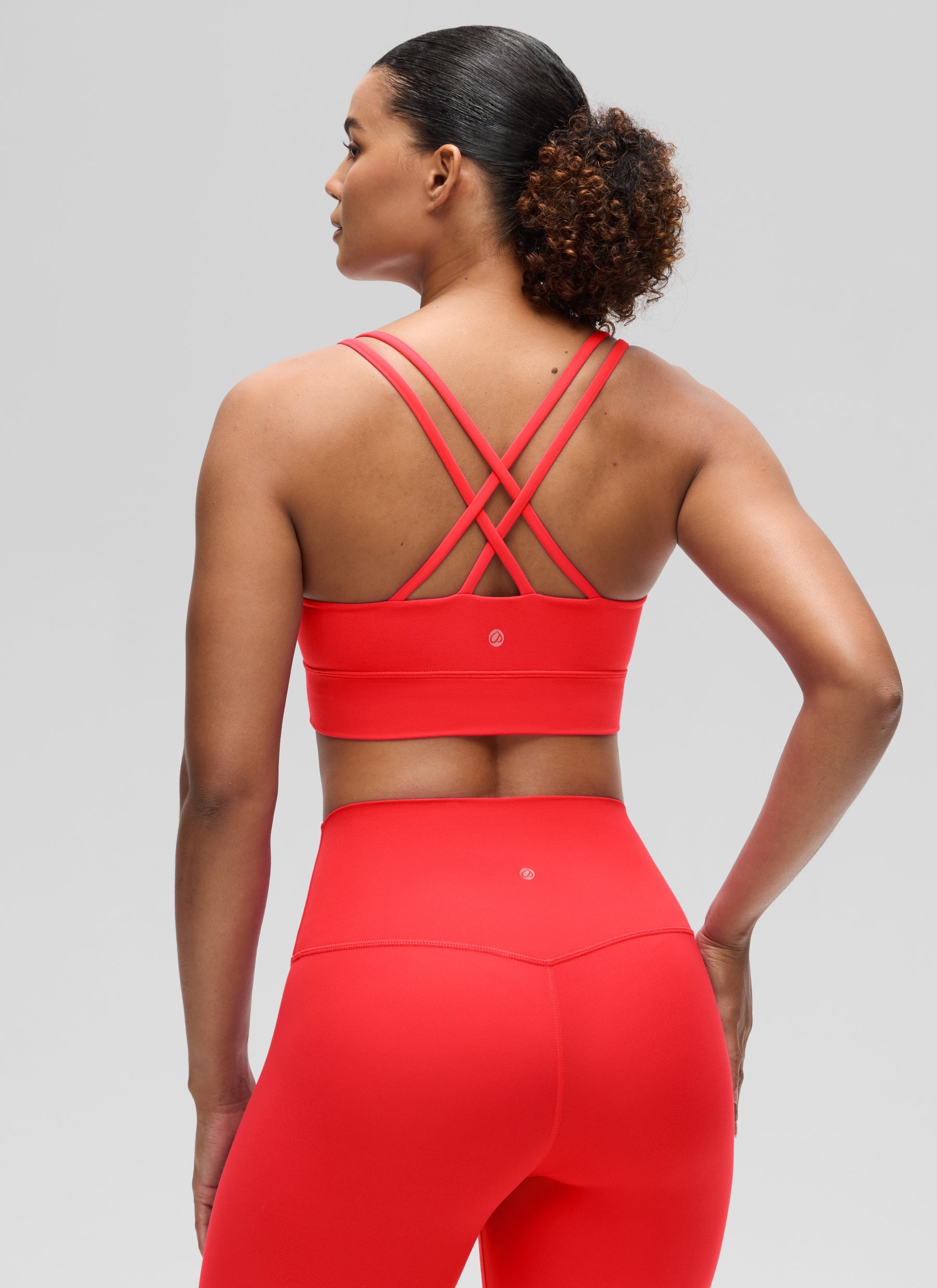 CRZ YOGA Wanita Butterluxe Bra Cawan Acuan Bertali Panjang Bersalut Silang Merah Tua
