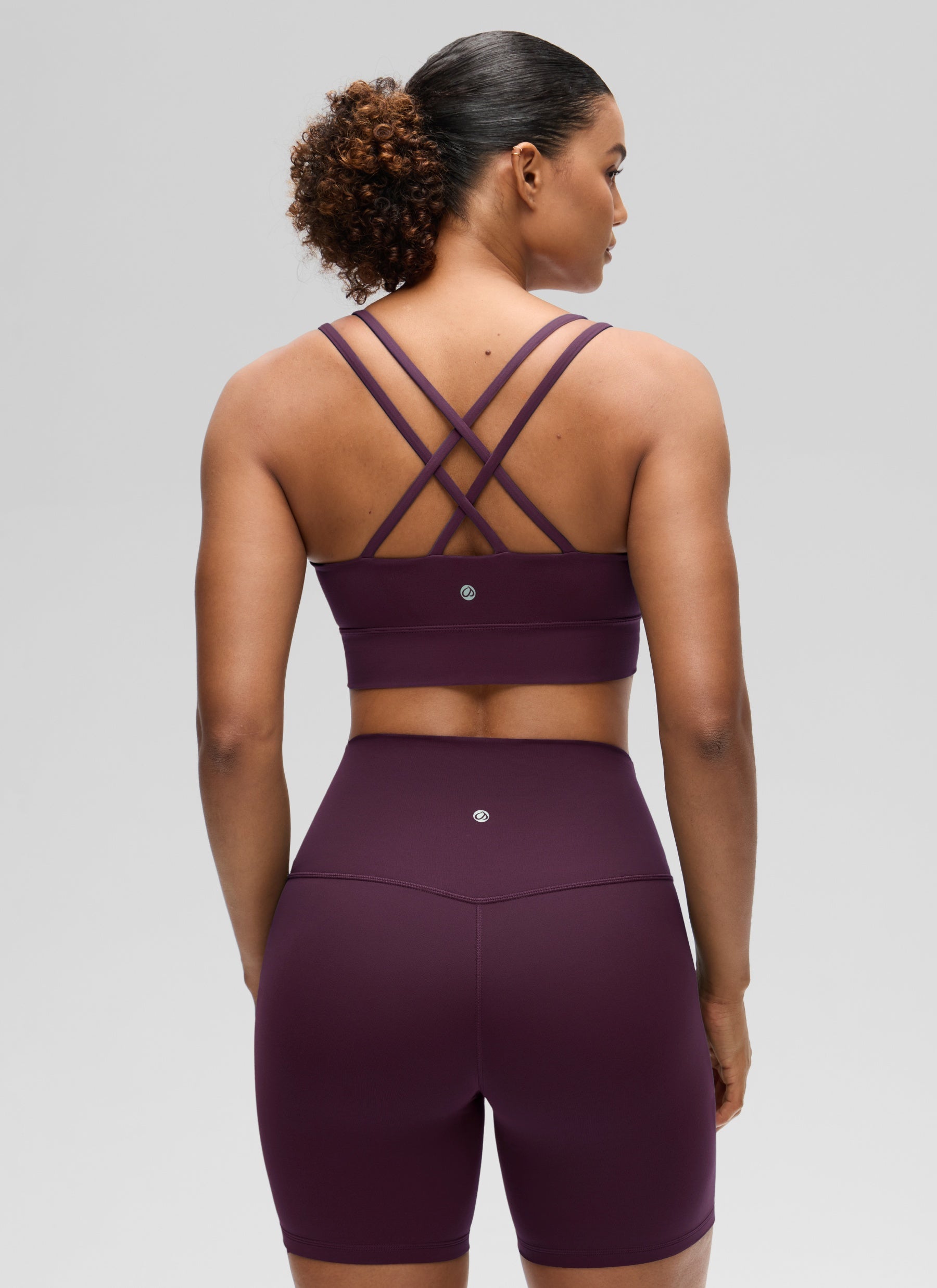 CRZ YOGA Wanita Butterluxe Bra Cawan Acuan Bertali Panjang Bersalut Silang Bertali Ungu Tua