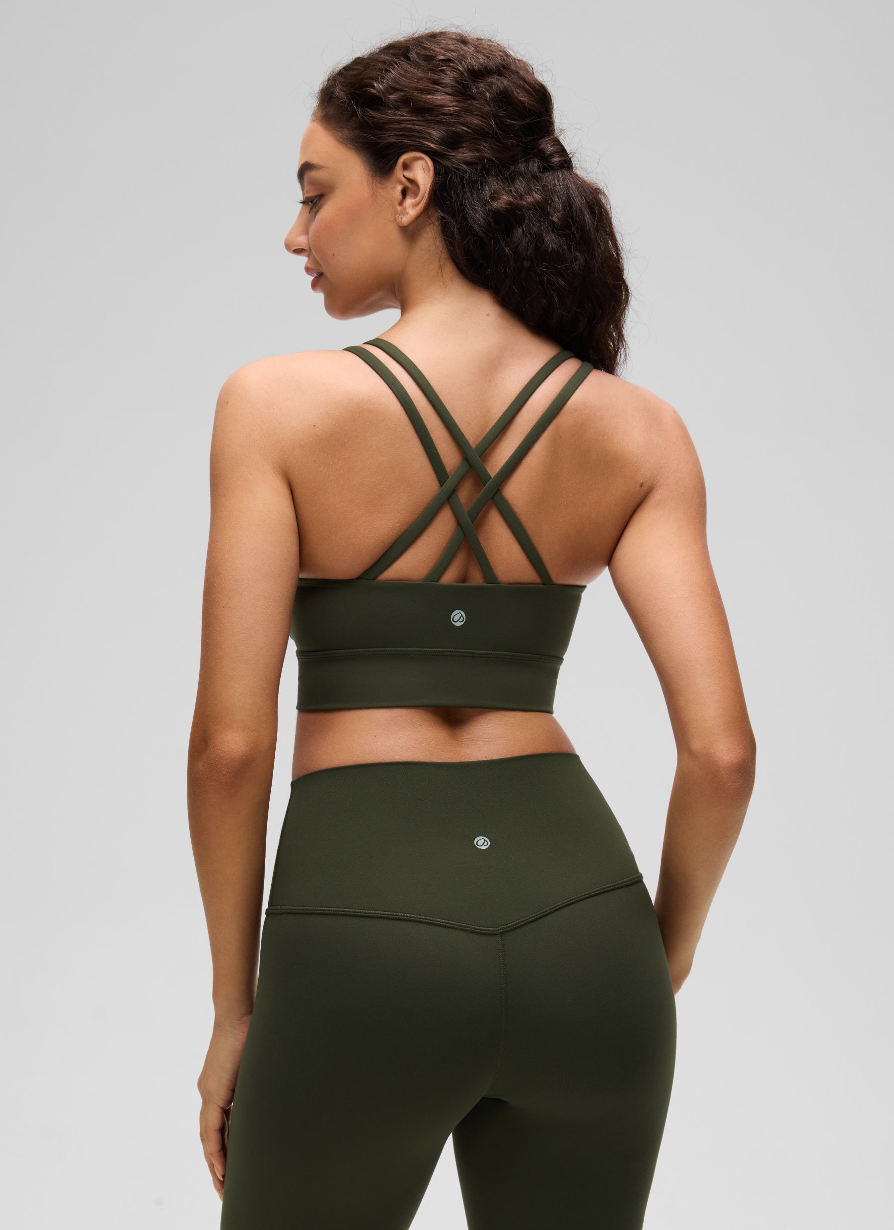 CRZ YOGA Wanita Butterluxe Bra Cawan Acuan Bertali Panjang Bersalut Silang Bertali Hijau Zaitun