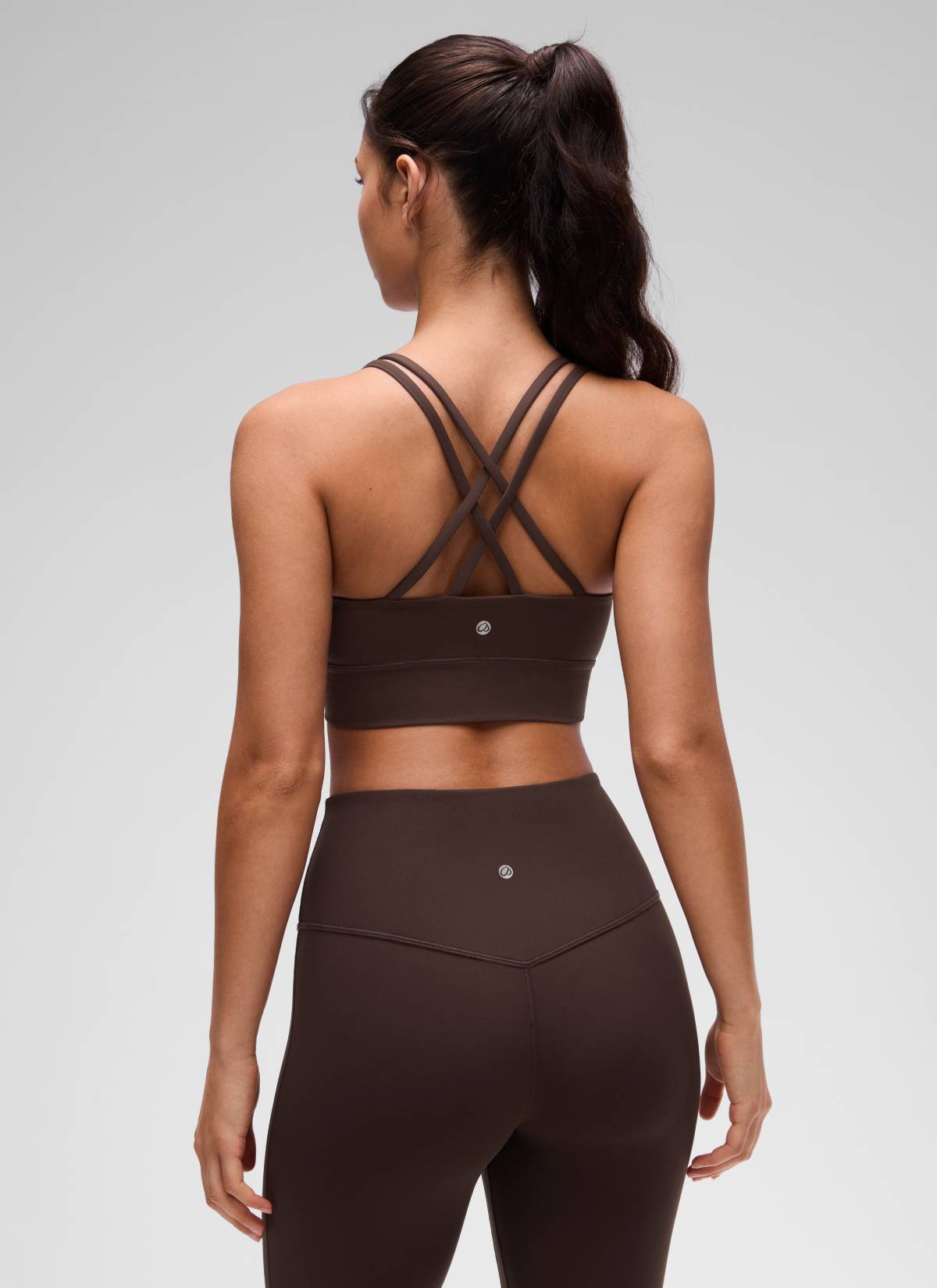 CRZ YOGA Wanita Butterluxe Bra Cawan Acuan Bertali Panjang Bersalut Silang Bertali Coklat Panas Fudge