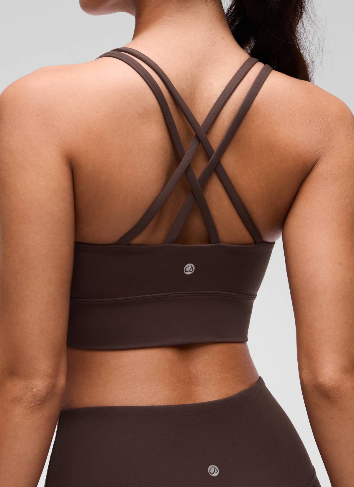 CRZ YOGA Wanita Butterluxe Bra Cawan Acuan Bertali Panjang Bersalut Silang Bertali Coklat Panas Fudge