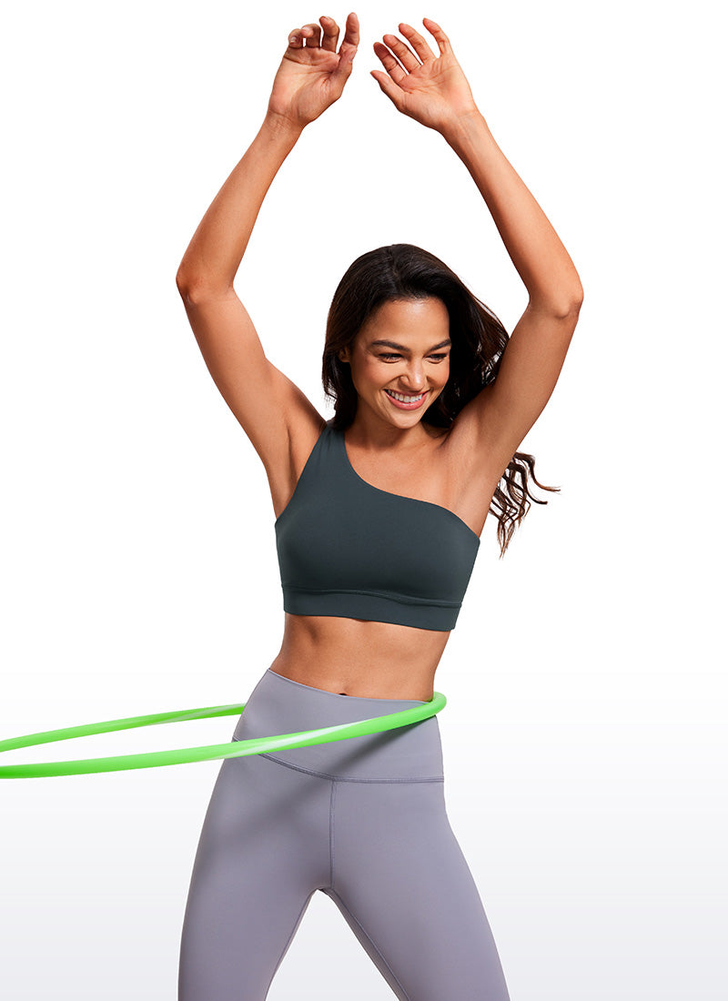 CRZ YOGA Butterluxe Bra Olahraga Wanita Satu Bahu Asimetris Berbantalan Warna Hijau Tua