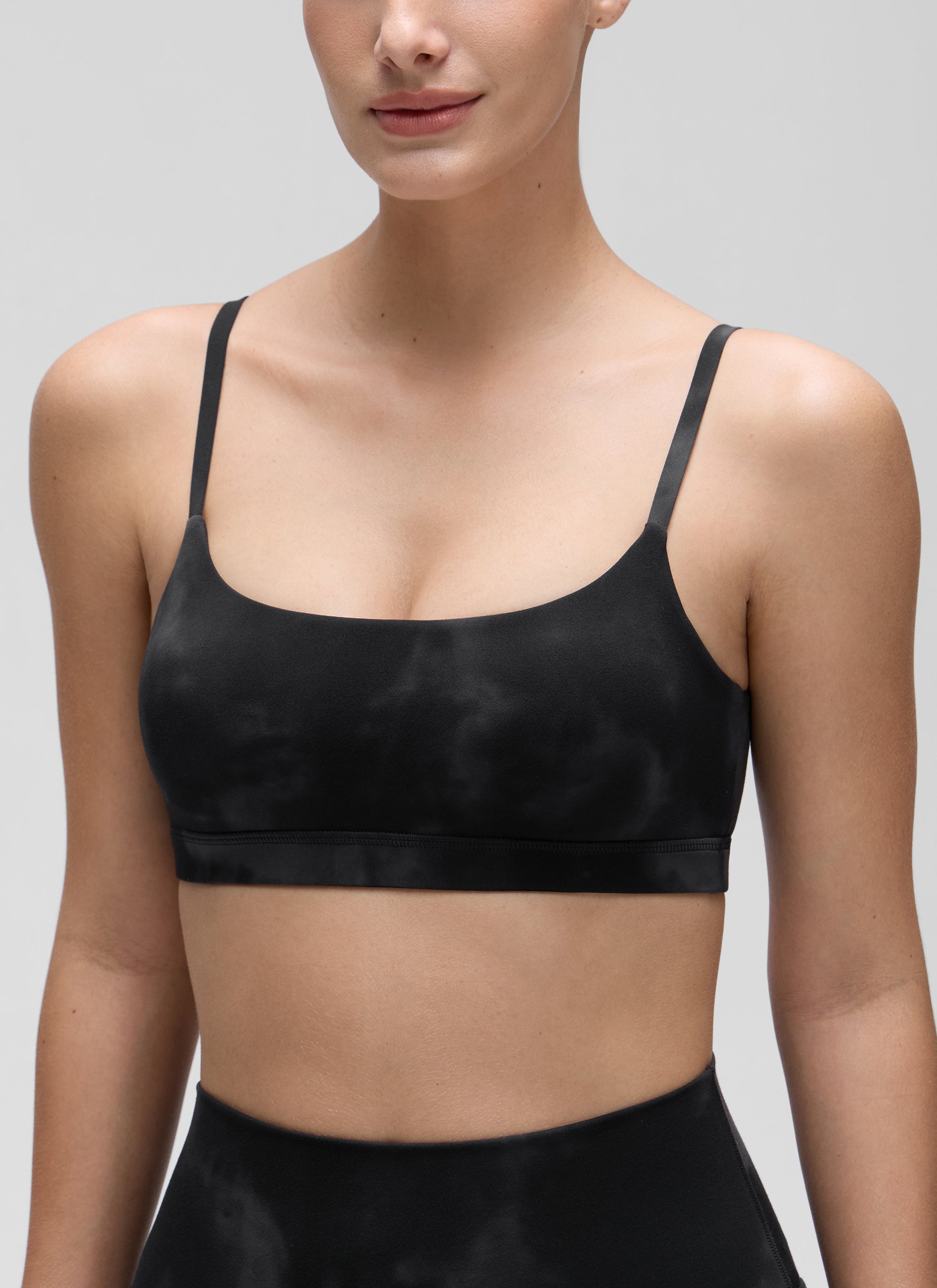 CRZ YOGA - Áo lót thể thao nữ Butterluxe , dây mảnh Butterluxe , cổ tròn, màu đen in hoa kiểu tie-dye