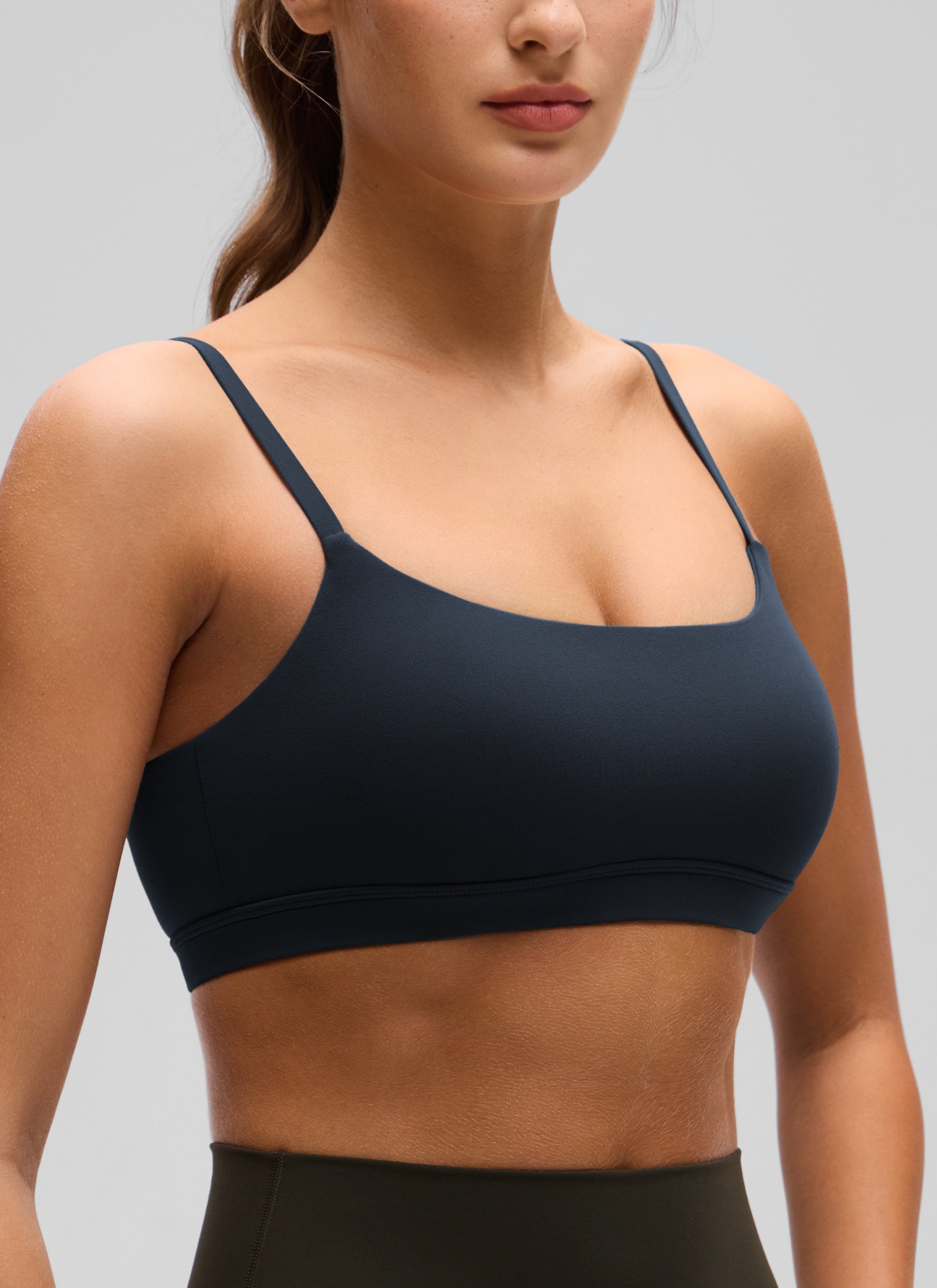 CRZ YOGA Bra Leher Scoop Tali Spaghetti yang Dapat Disesuaikan Butterluxe Wanita Biru Navy Sejati