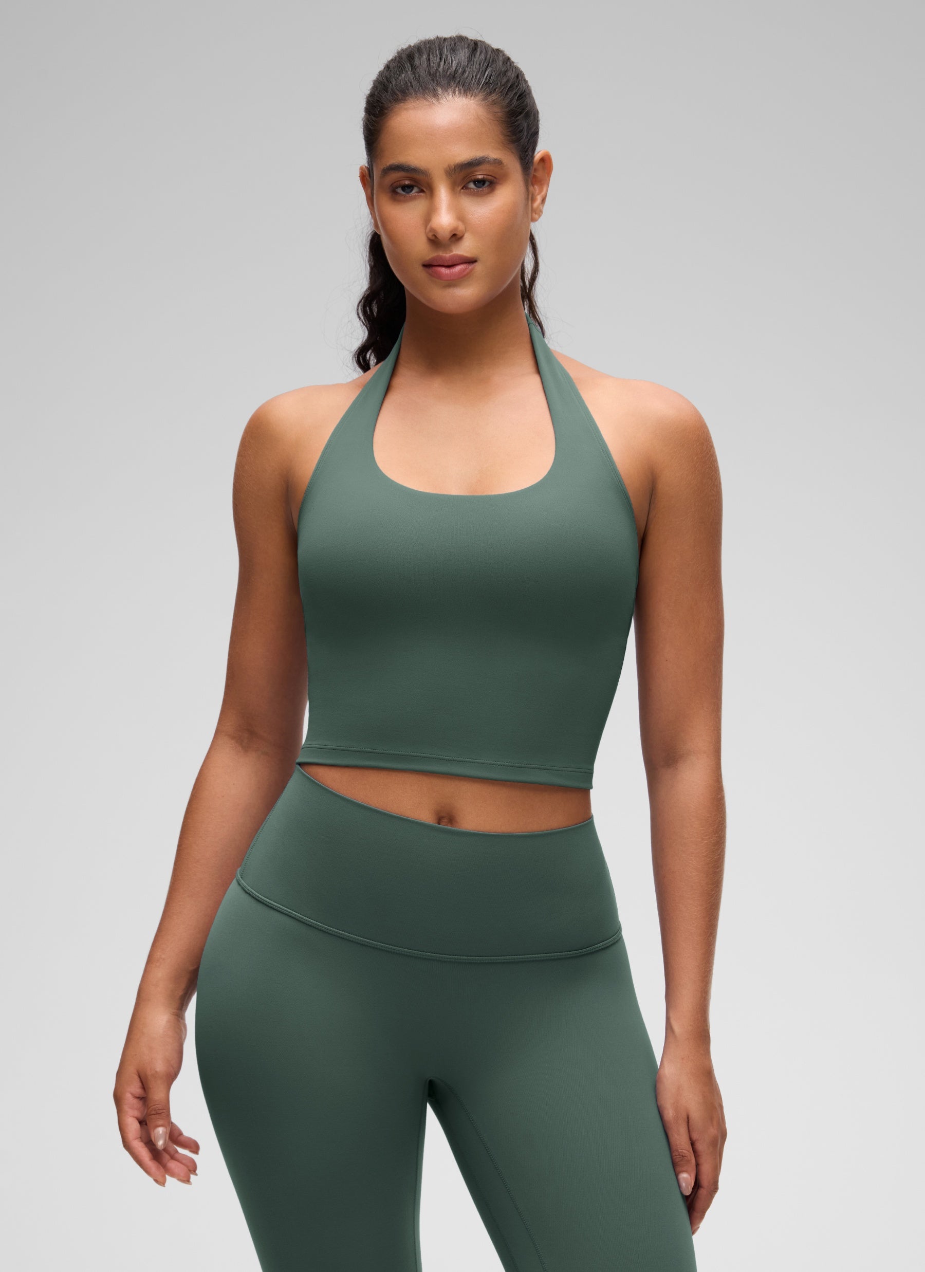 Áo crop top thể thao kiểu áo lót thể thao cổ Butterluxe dài Butterluxe dành cho nữ của CRZ YOGA, màu xanh lá rừng đậm