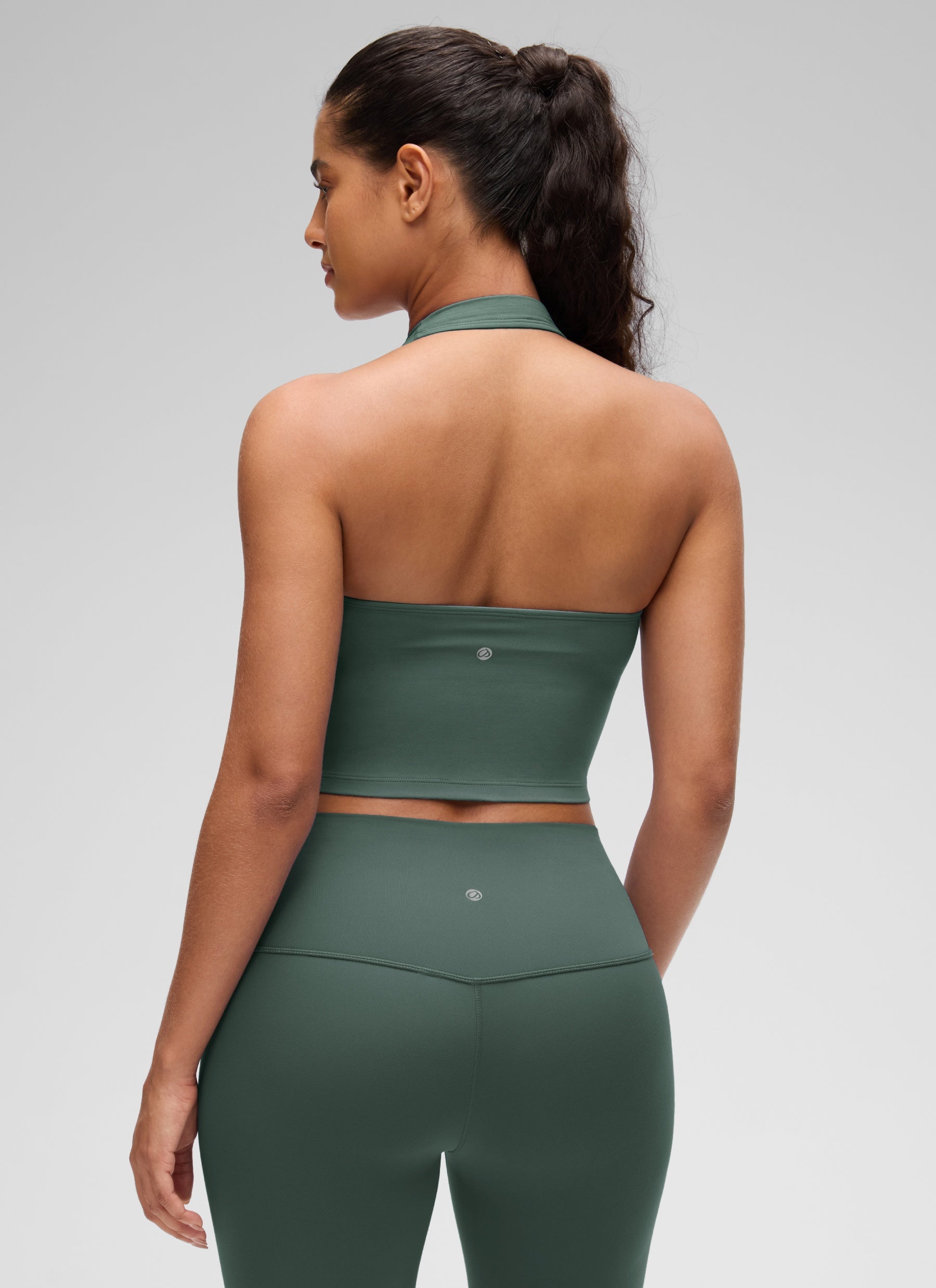 Áo crop top thể thao kiểu áo lót thể thao cổ Butterluxe dài Butterluxe dành cho nữ của CRZ YOGA, màu xanh lá rừng đậm