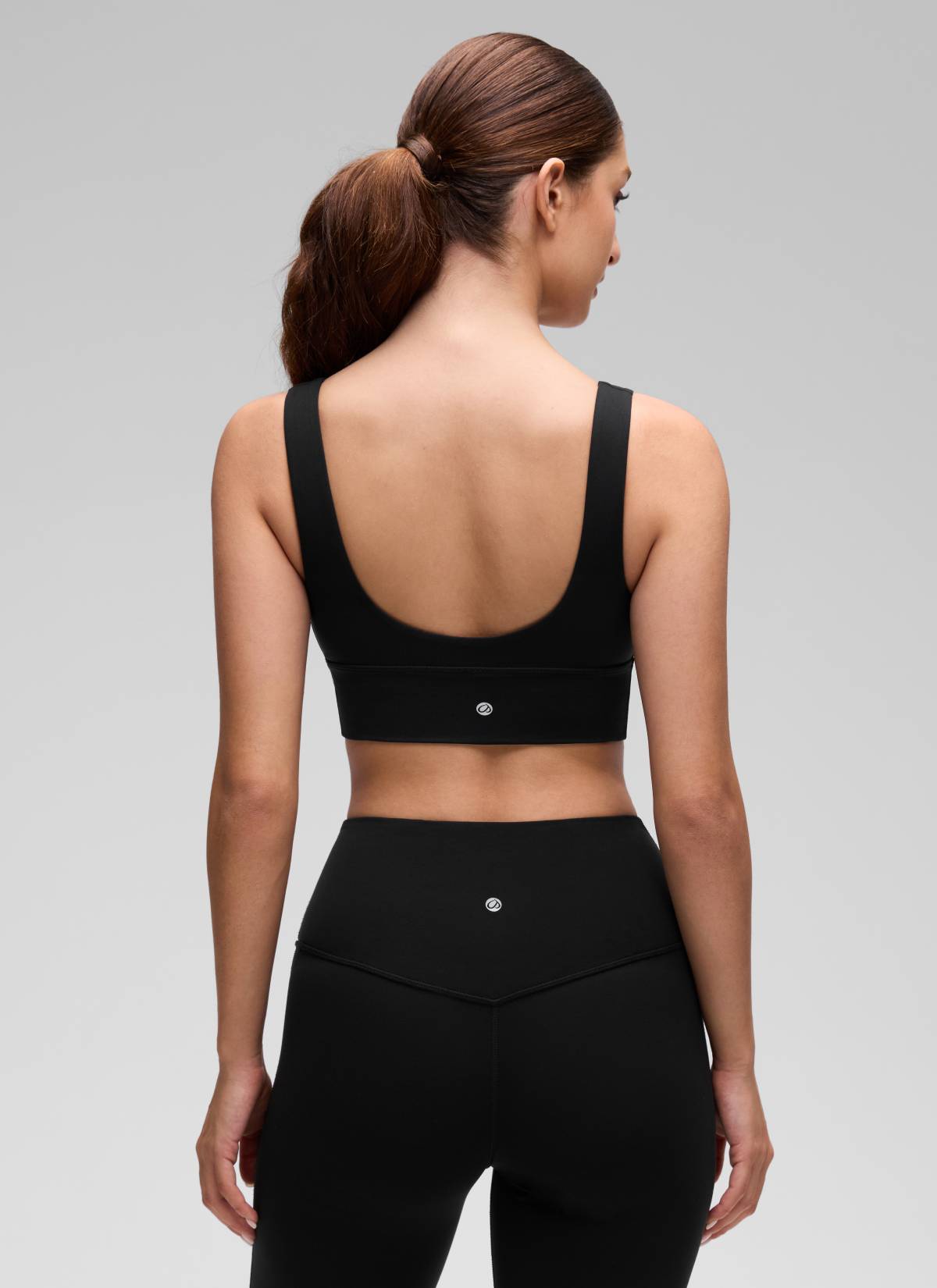 CRZ YOGA Bra Yoga Wanita dengan Dukungan Ringan, Model " Butterluxe ", Potongan Panjang, Punggung U, Leher V, Warna Hitam