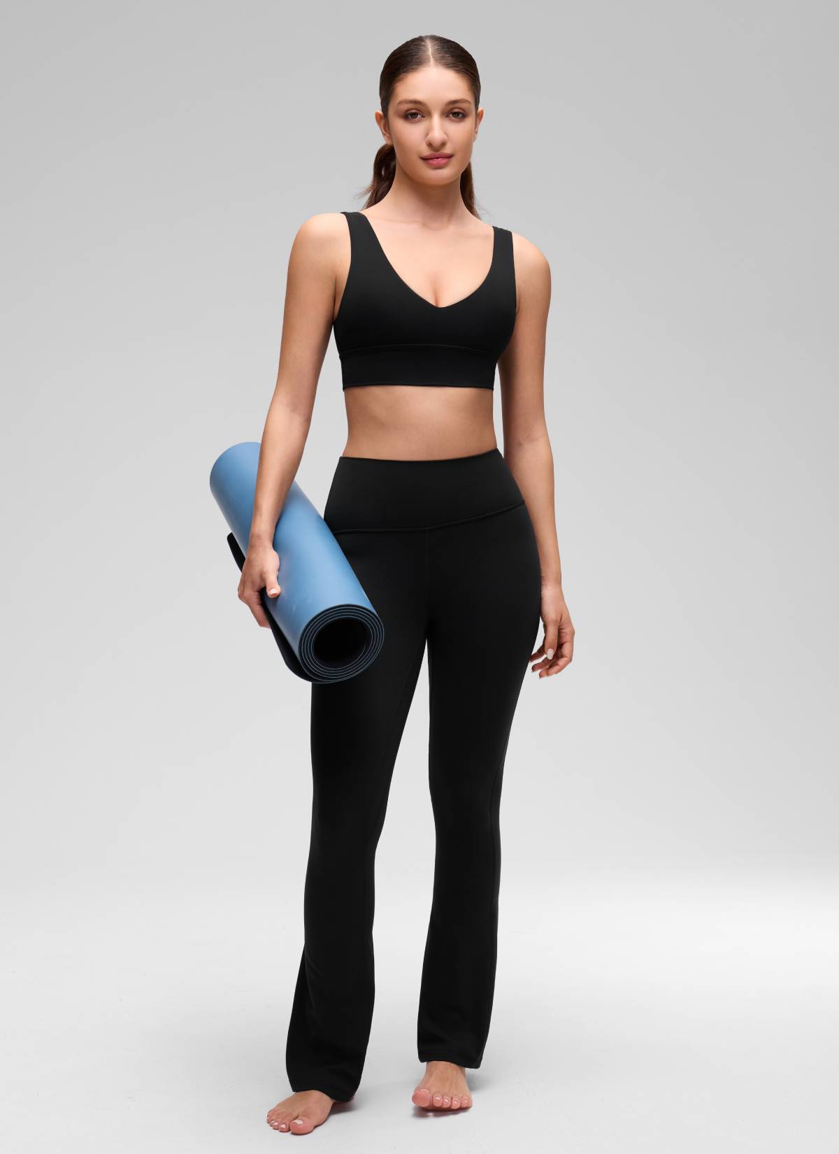 CRZ YOGA Bra Yoga Wanita dengan Dukungan Ringan, Model " Butterluxe ", Potongan Panjang, Punggung U, Leher V, Warna Hitam