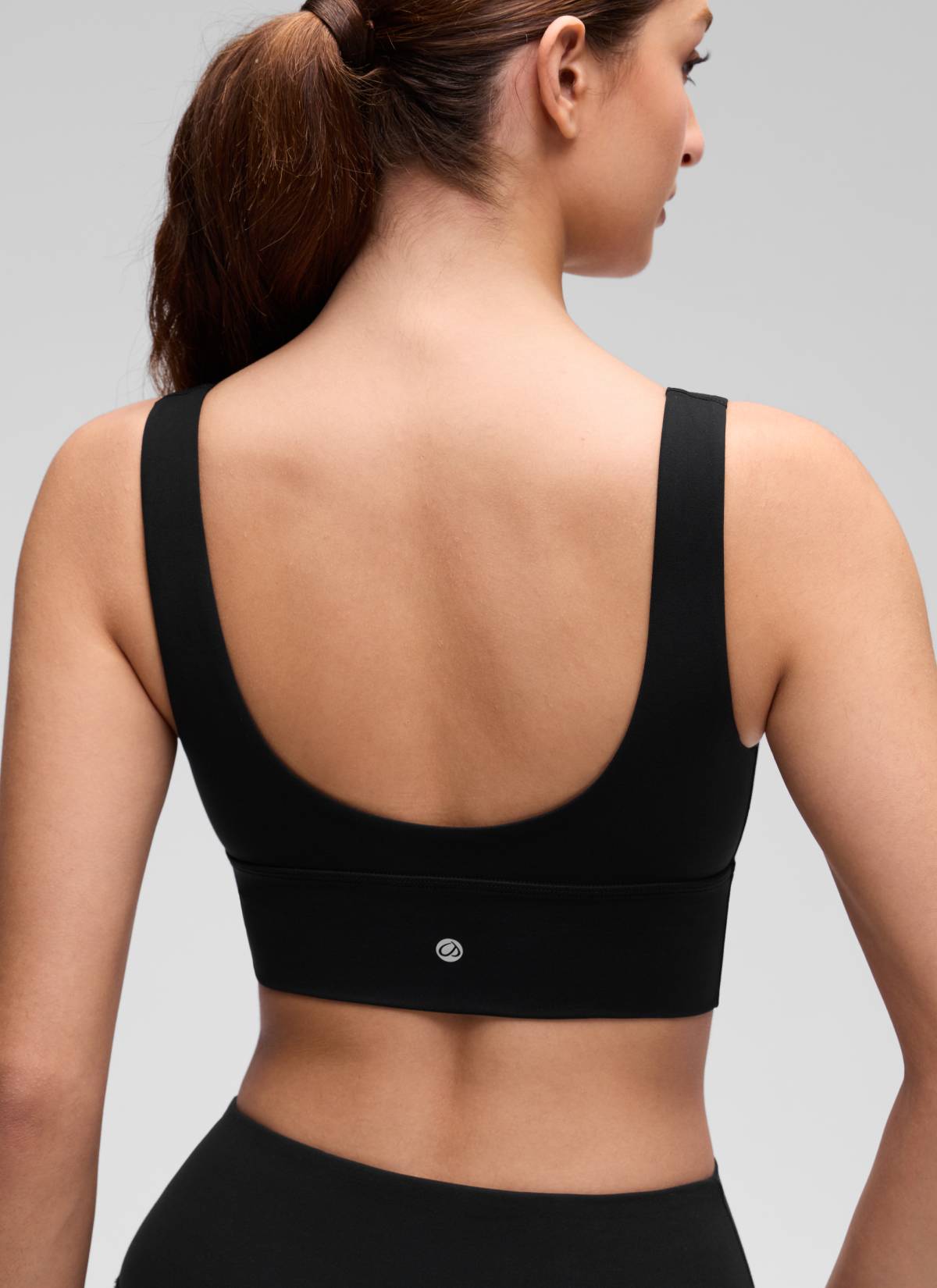 CRZ YOGA Bra Yoga Wanita dengan Dukungan Ringan, Model " Butterluxe ", Potongan Panjang, Punggung U, Leher V, Warna Hitam