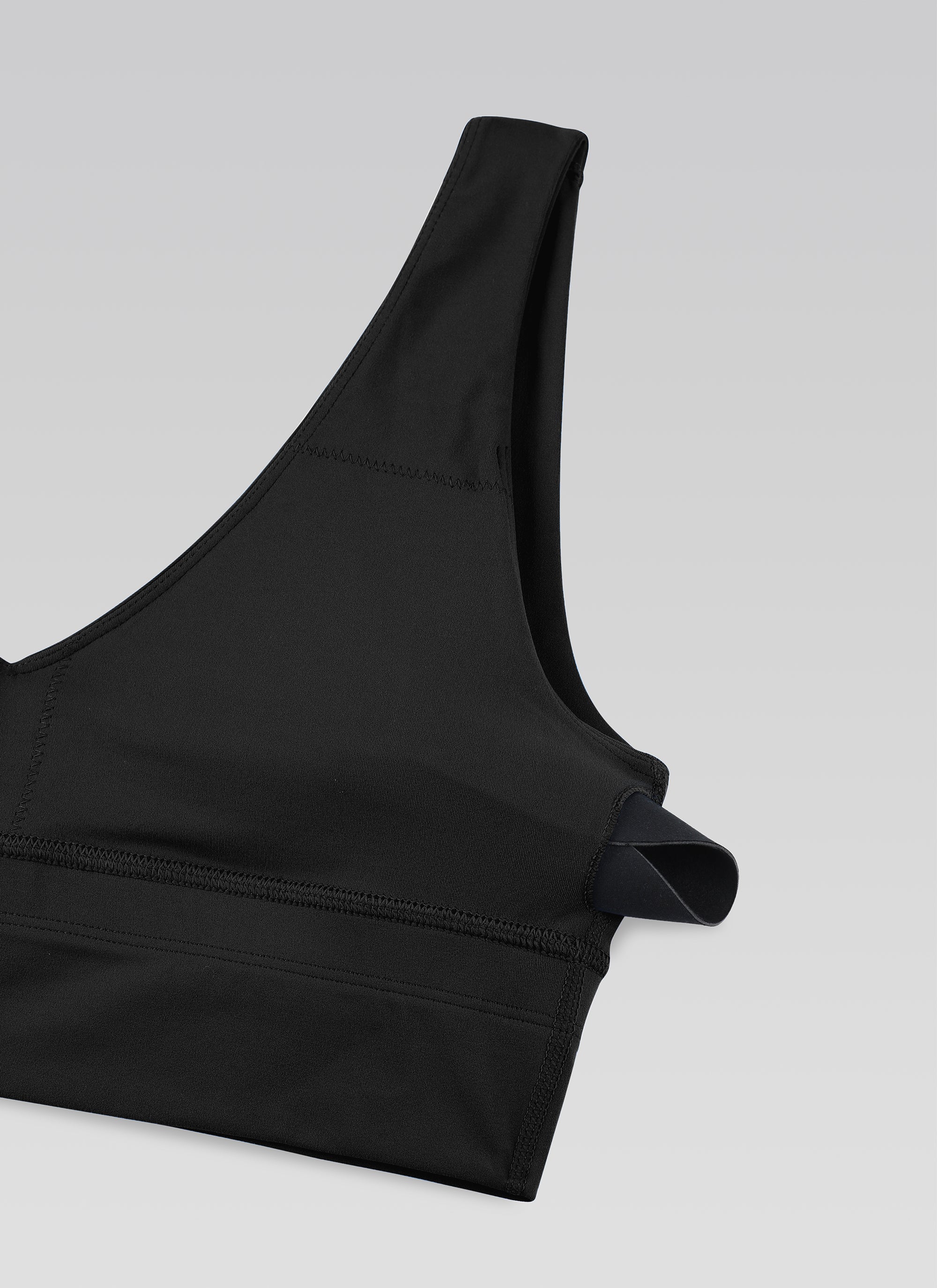 CRZ YOGA Bra Yoga Wanita dengan Dukungan Ringan, Model " Butterluxe ", Potongan Panjang, Punggung U, Leher V, Warna Hitam