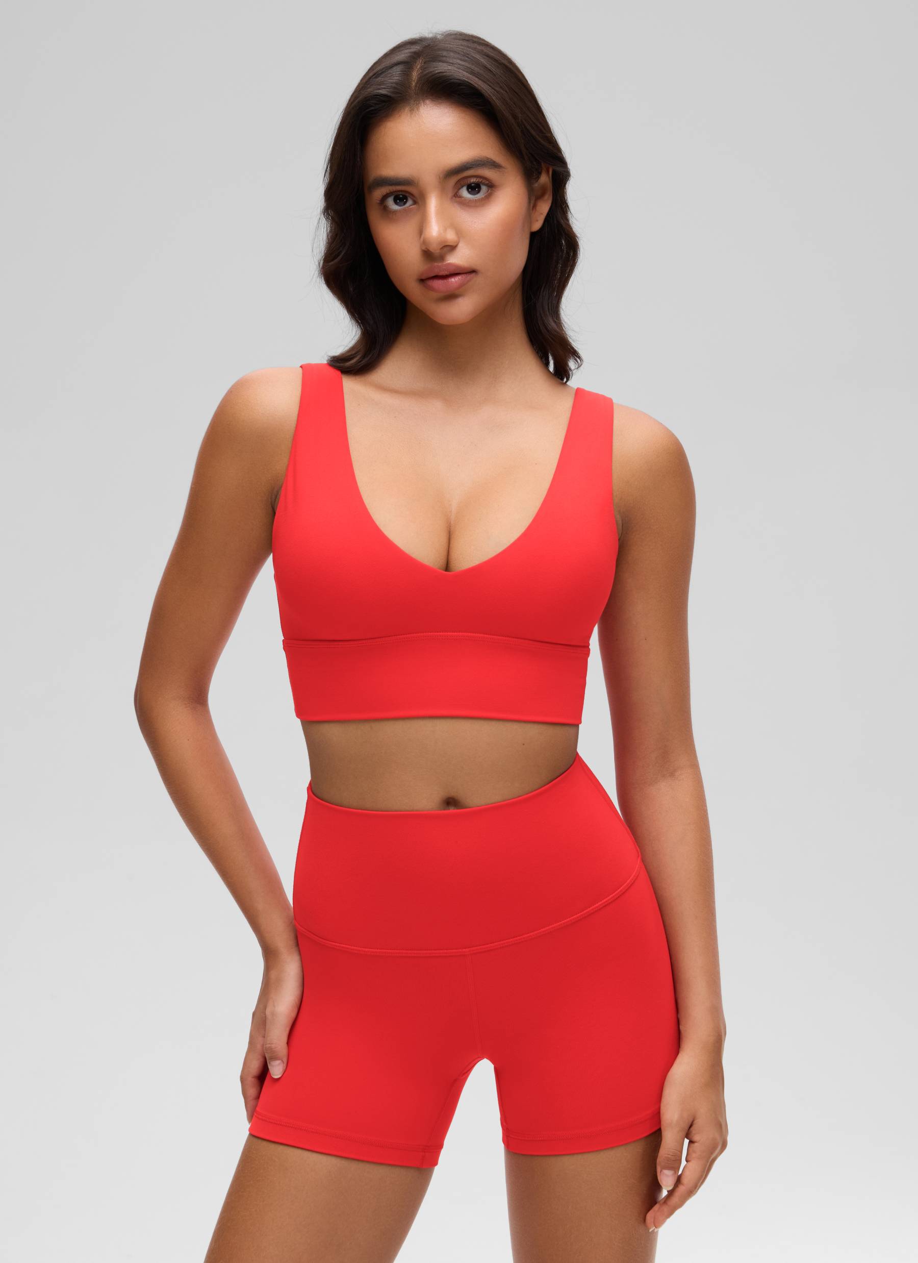 CRZ YOGA Bra Yoga Wanita dengan Dukungan Ringan, Model " Butterluxe ", Potongan Panjang, Punggung U, Leher V, Warna Merah Tua