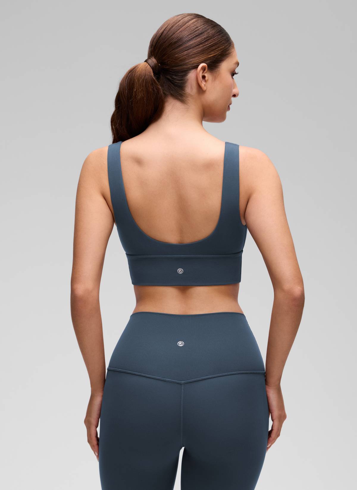 CRZ YOGA Bra Yoga Wanita dengan Dukungan Ringan, Model " Butterluxe ", Potongan Panjang, Punggung U, Leher V, Stelindigo
