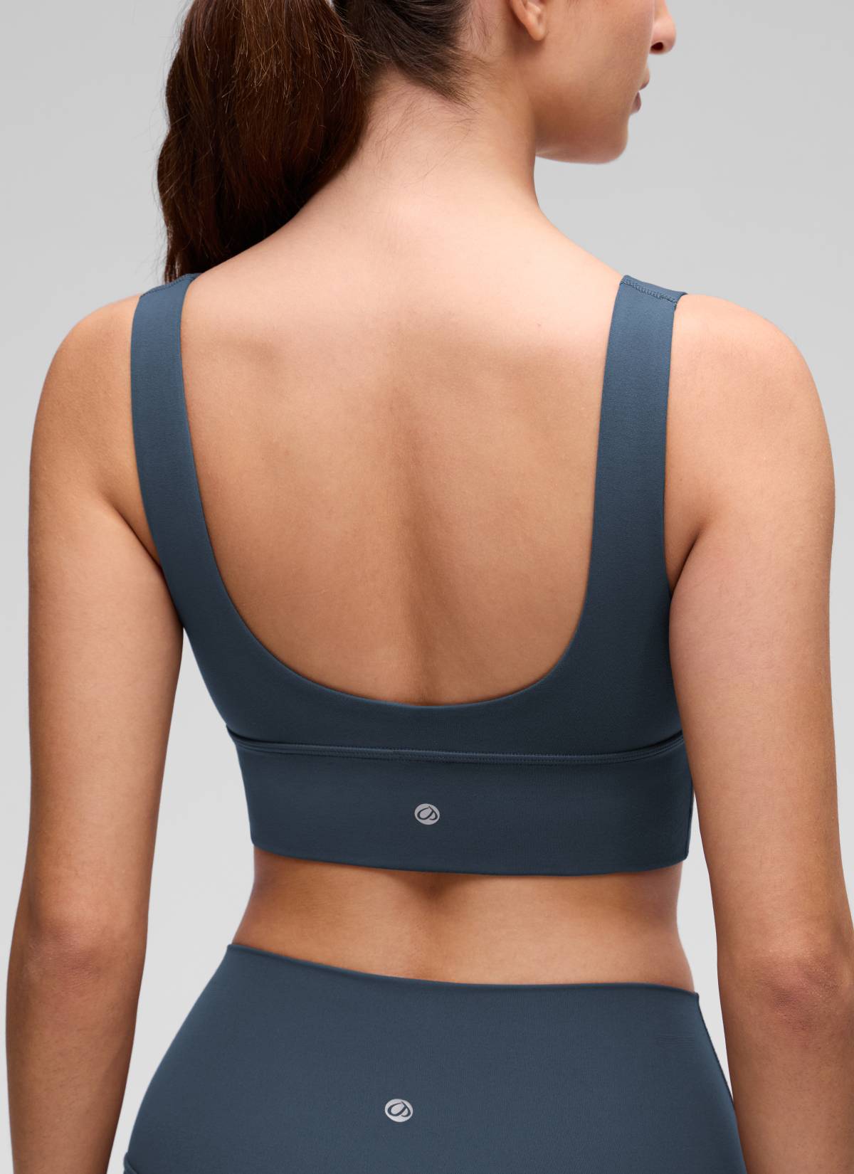 CRZ YOGA Bra Yoga Wanita dengan Dukungan Ringan, Model " Butterluxe ", Potongan Panjang, Punggung U, Leher V, Stelindigo