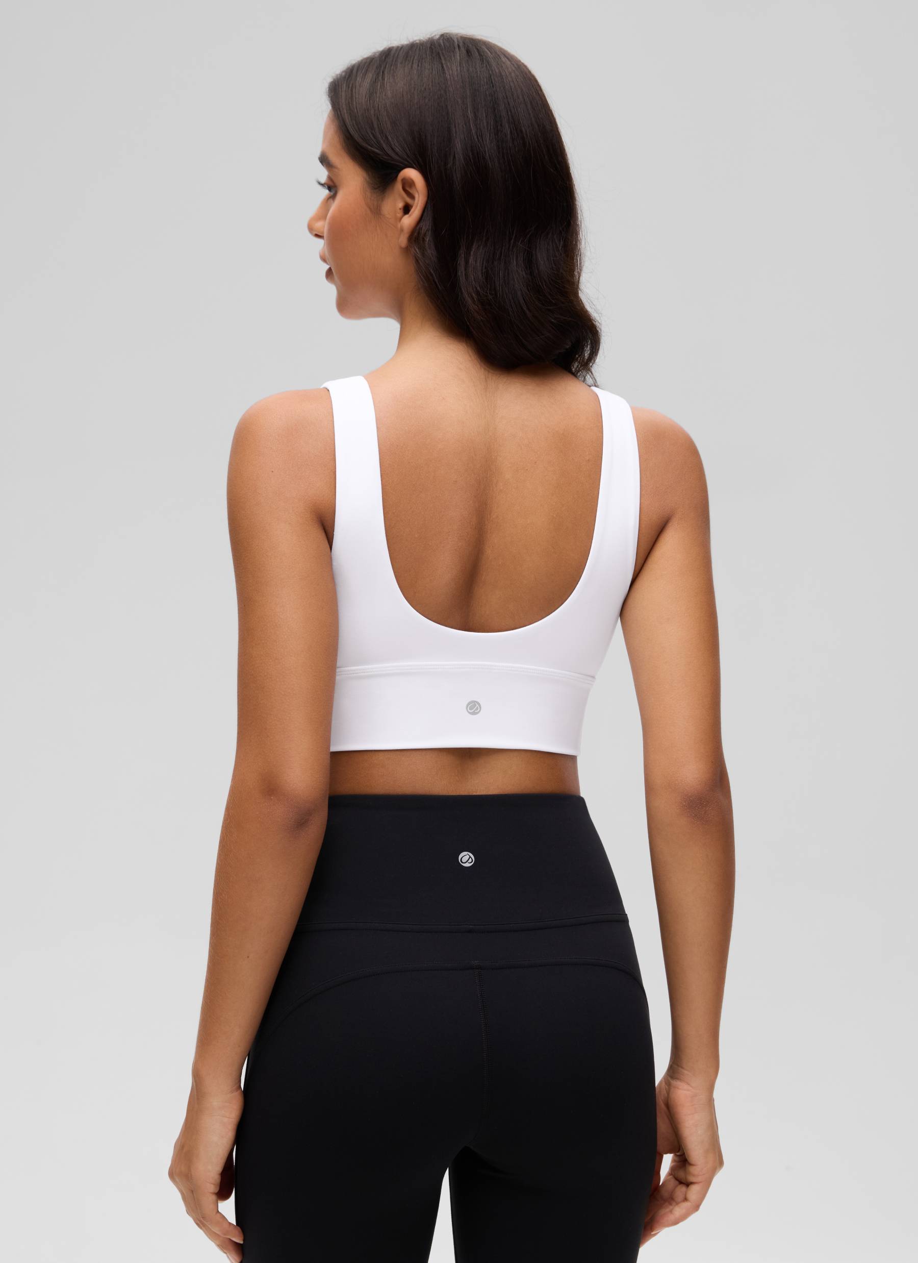 CRZ YOGA Bra Yoga Wanita dengan Dukungan Ringan, Model " Butterluxe ", Potongan Panjang, Punggung U, Leher V, Warna Putih