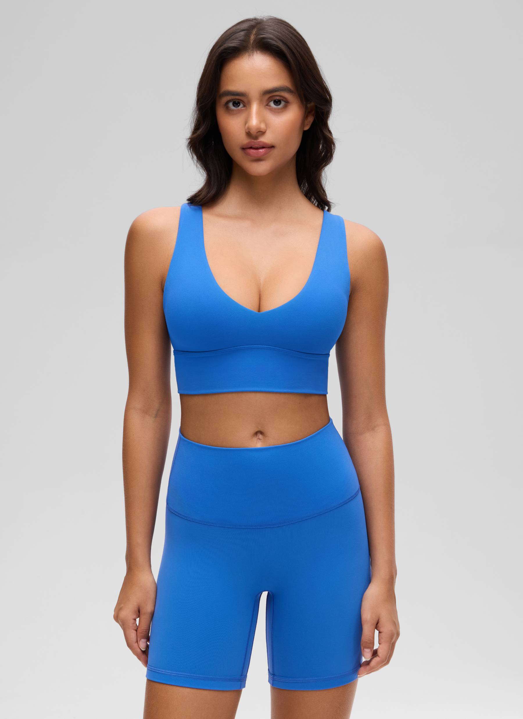 CRZ YOGA Bra Yoga Wanita dengan Dukungan Ringan, Model " Butterluxe ", Potongan Panjang, Punggung U, Leher V, Warna Biru Berkilau