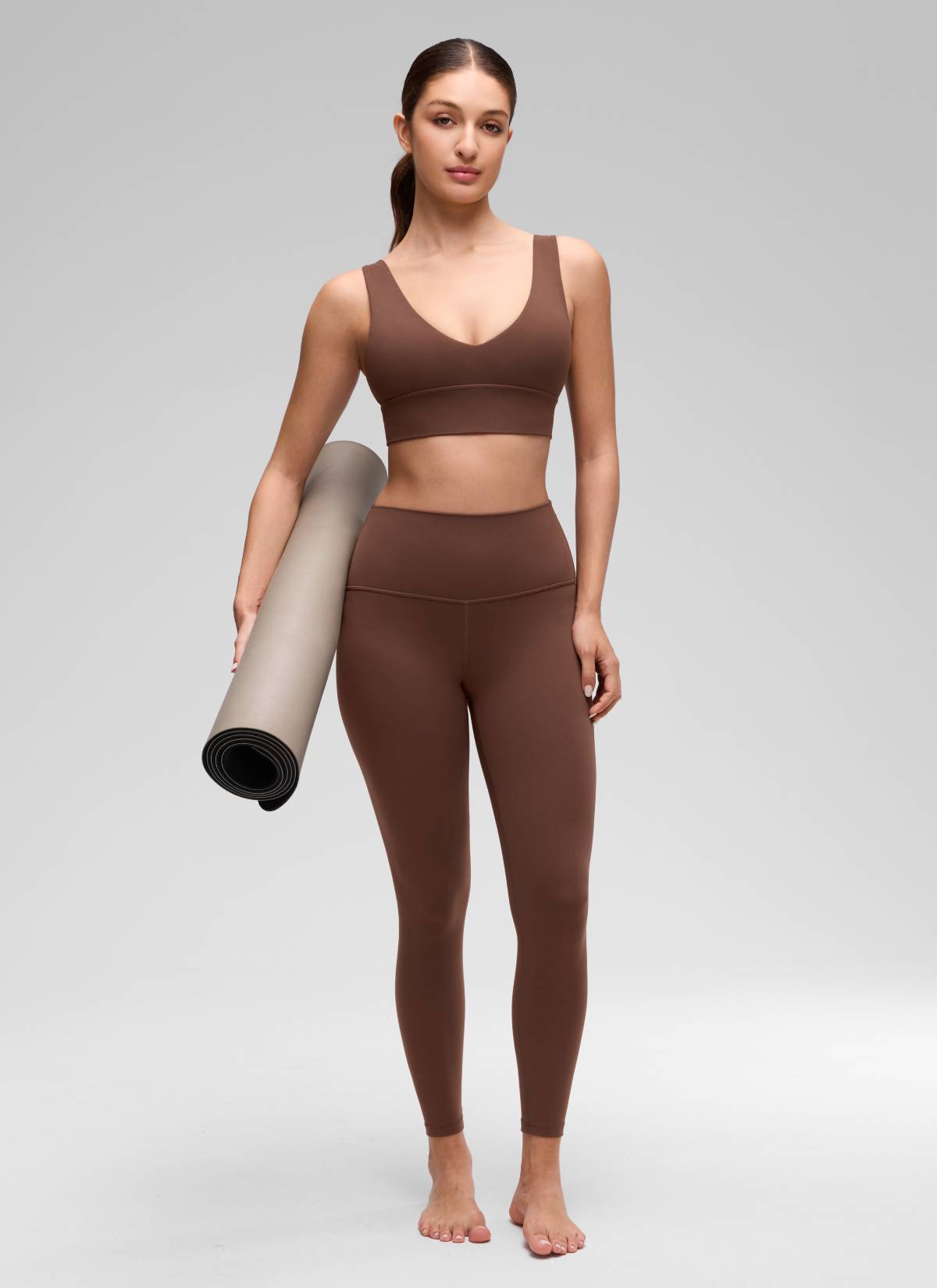 CRZ YOGA Bra Yoga Wanita dengan Dukungan Ringan, Model " Butterluxe ", Potongan Panjang, Punggung U, Leher V, Warna Cokelat Kopi