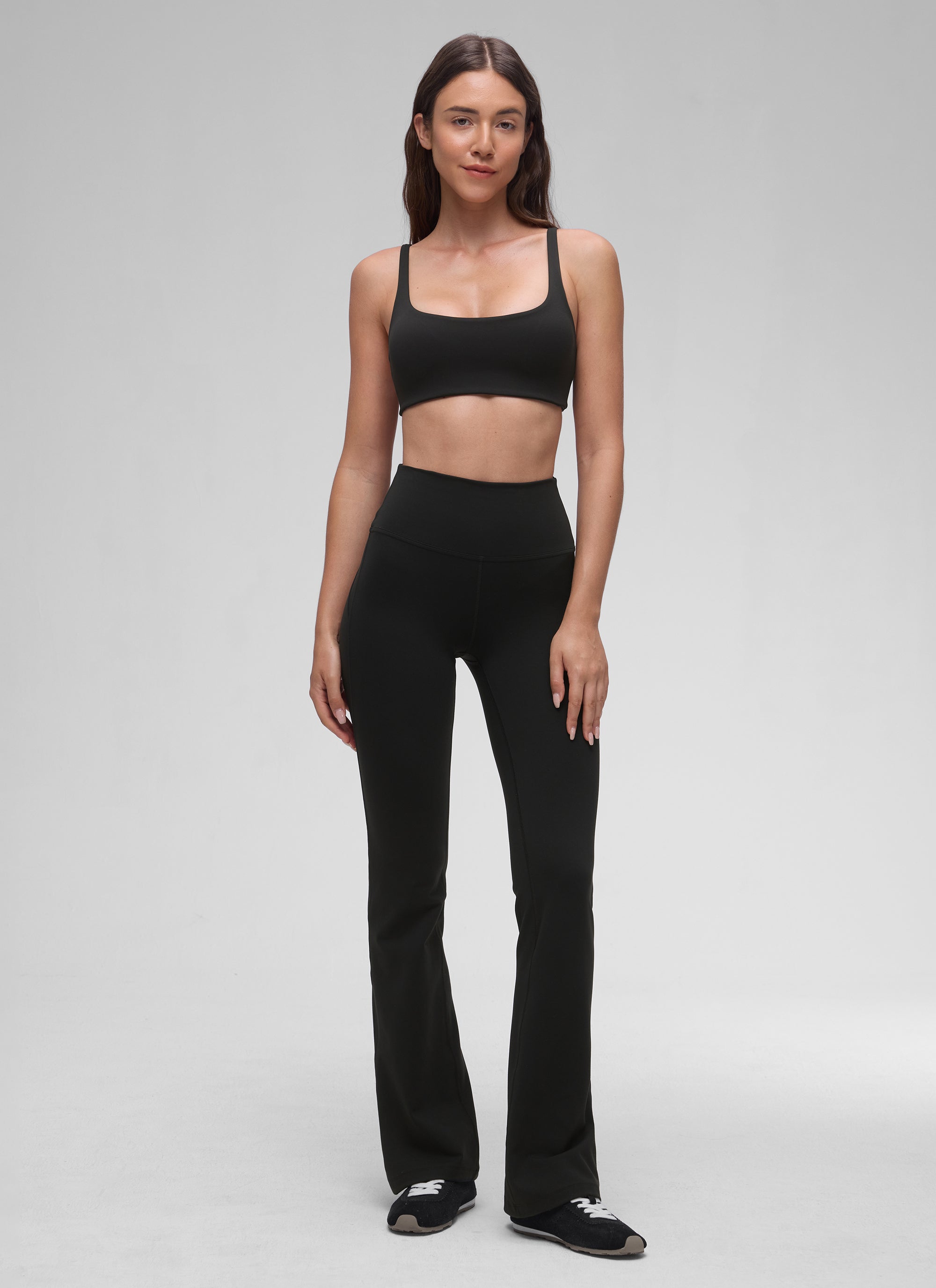 CRZ YOGA Wanita, Bra Mini Berbusa dengan Leher Persegi dan Model Cami " Butterluxe ", Warna Hitam