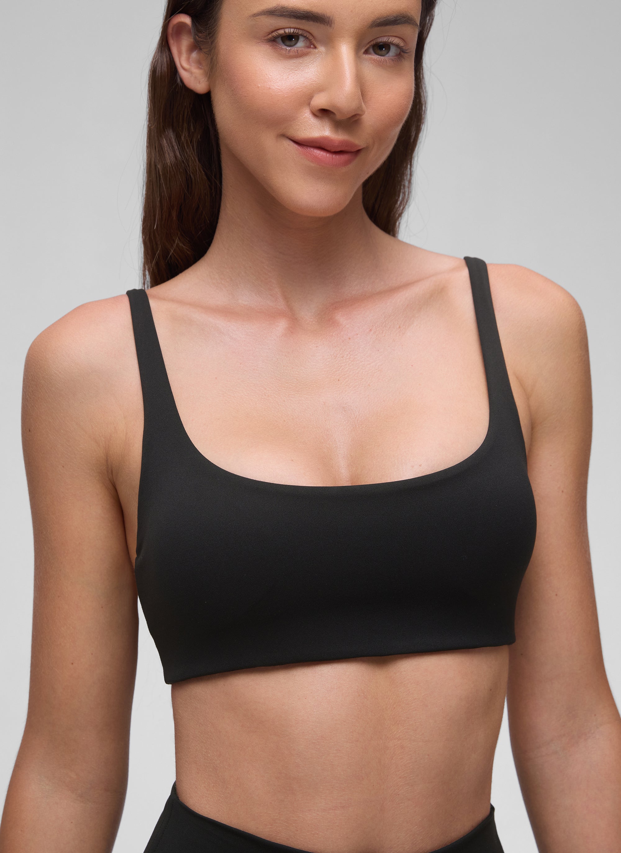CRZ YOGA Wanita, Bra Mini Berbusa dengan Leher Persegi dan Model Cami " Butterluxe ", Warna Hitam