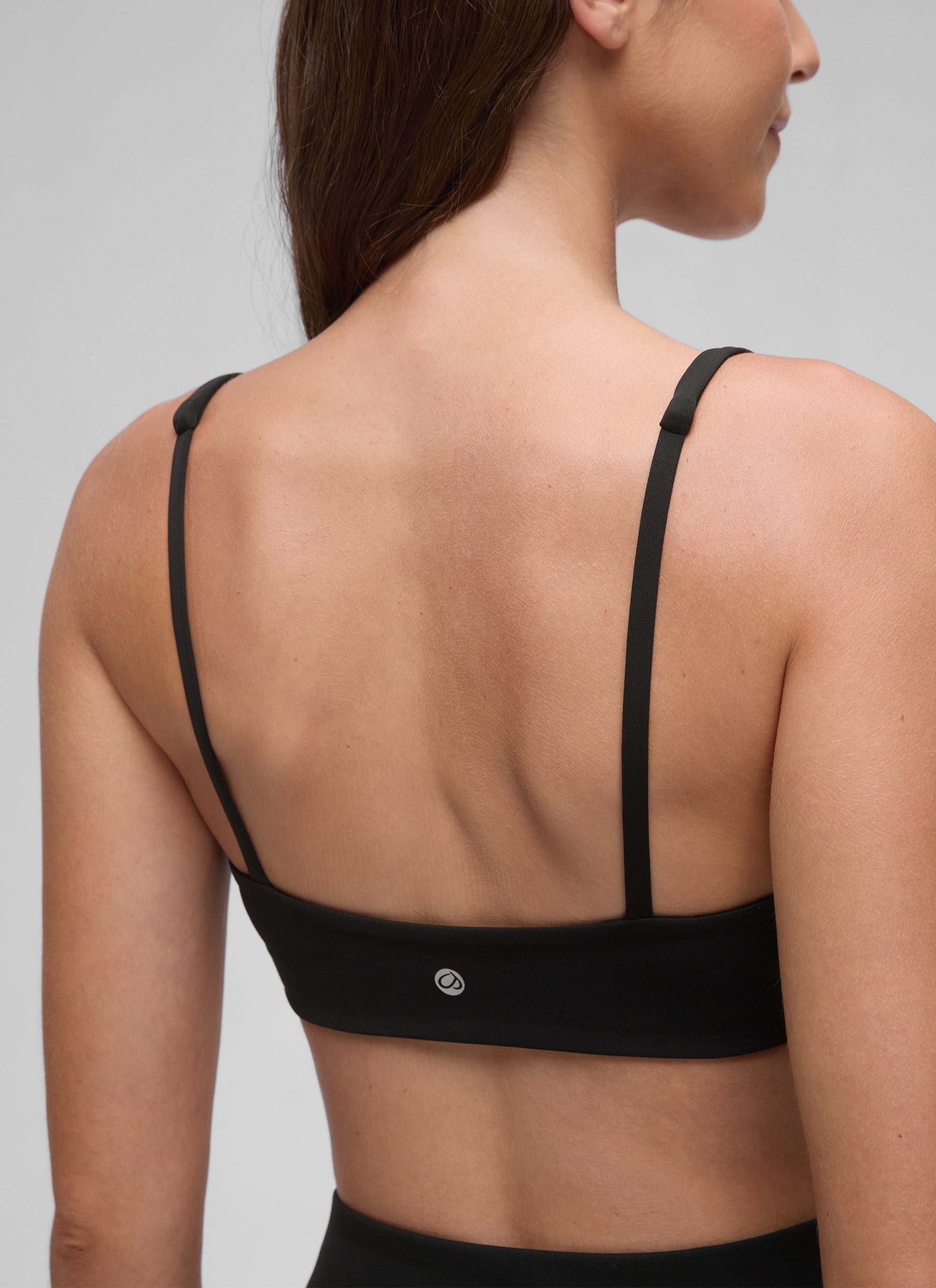 CRZ YOGA Wanita, Bra Mini Berbusa dengan Leher Persegi dan Model Cami " Butterluxe ", Warna Hitam