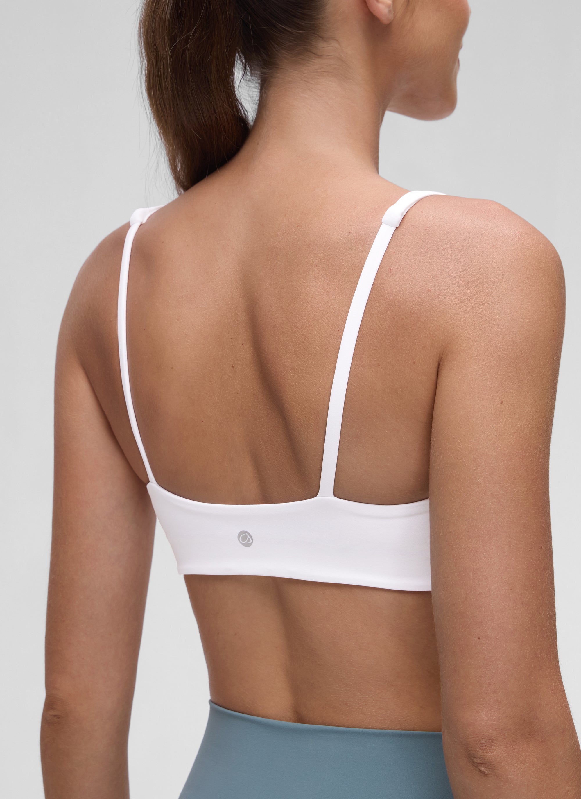 CRZ YOGA Wanita, Bra Mini Berbusa dengan Leher Persegi dan Model Cami " Butterluxe ", Warna Putih