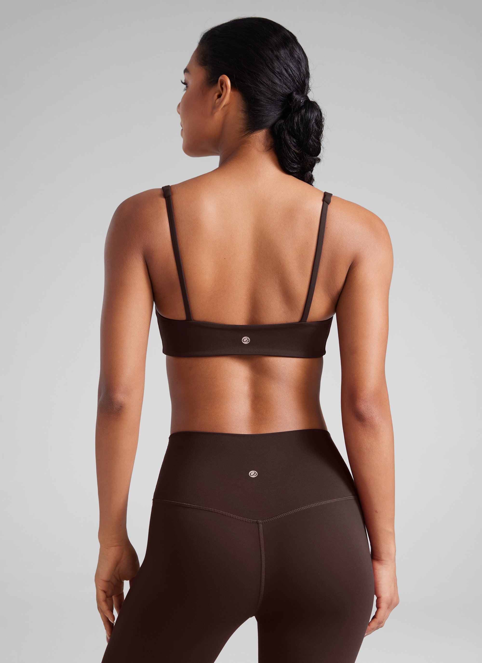 CRZ YOGA Wanita, Bra Mini Berbusa dengan Leher Persegi dan Model Cami " Butterluxe ", Warna Hot Fudge Brown