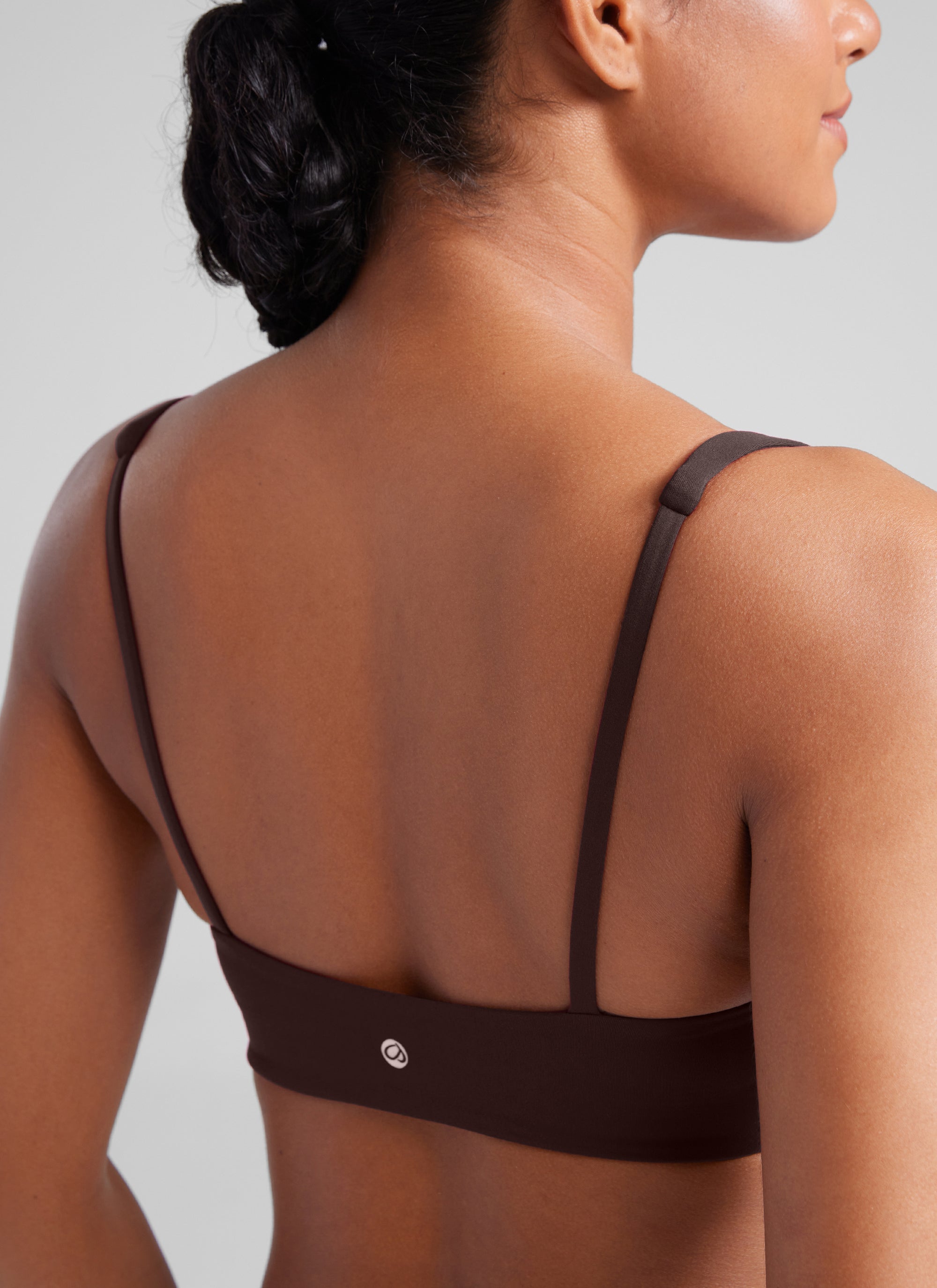 CRZ YOGA Wanita, Bra Mini Berbusa dengan Leher Persegi dan Model Cami " Butterluxe ", Warna Hot Fudge Brown