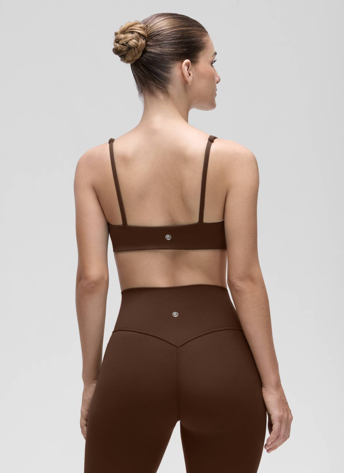 CRZ YOGA Wanita, Bra Mini Berbusa dengan Leher Persegi dan Model Cami " Butterluxe ", Warna Lava Brown