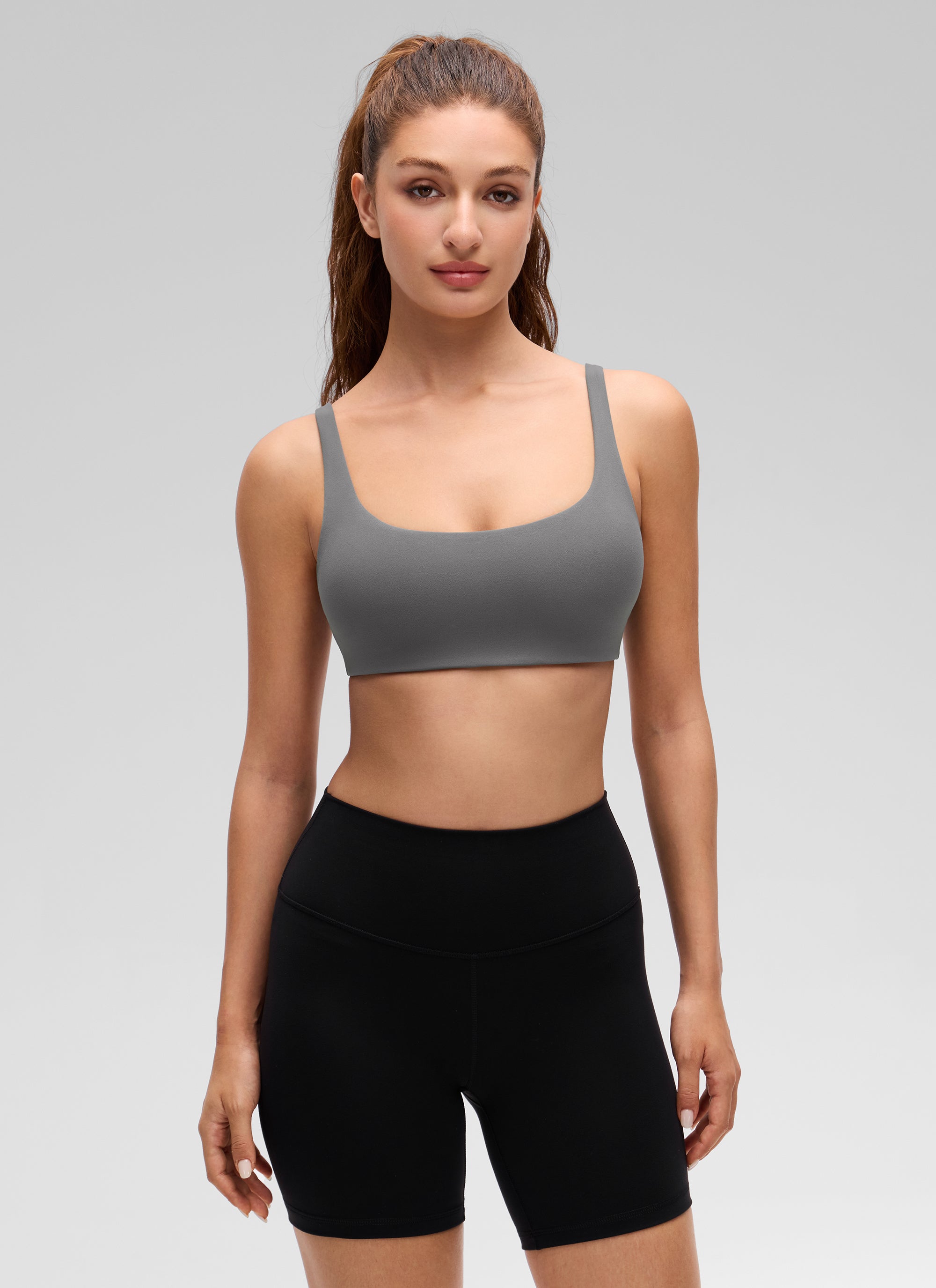 CRZ YOGA Wanita, Bra Mini Berbusa dengan Leher Persegi dan Model Cami " Butterluxe ", Warna Abu-abu Muda