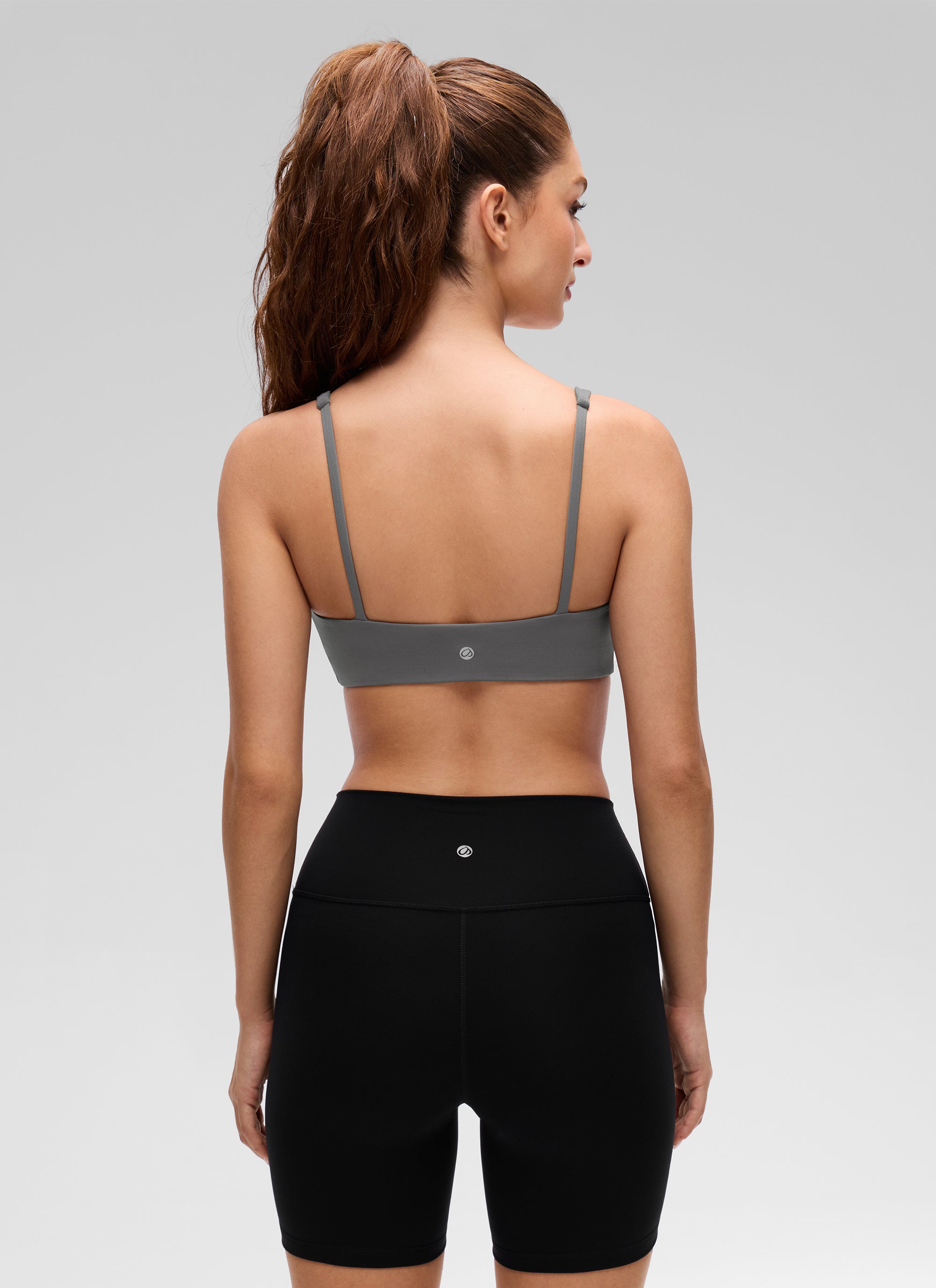CRZ YOGA Wanita, Bra Mini Berbusa dengan Leher Persegi dan Model Cami " Butterluxe ", Warna Abu-abu Muda