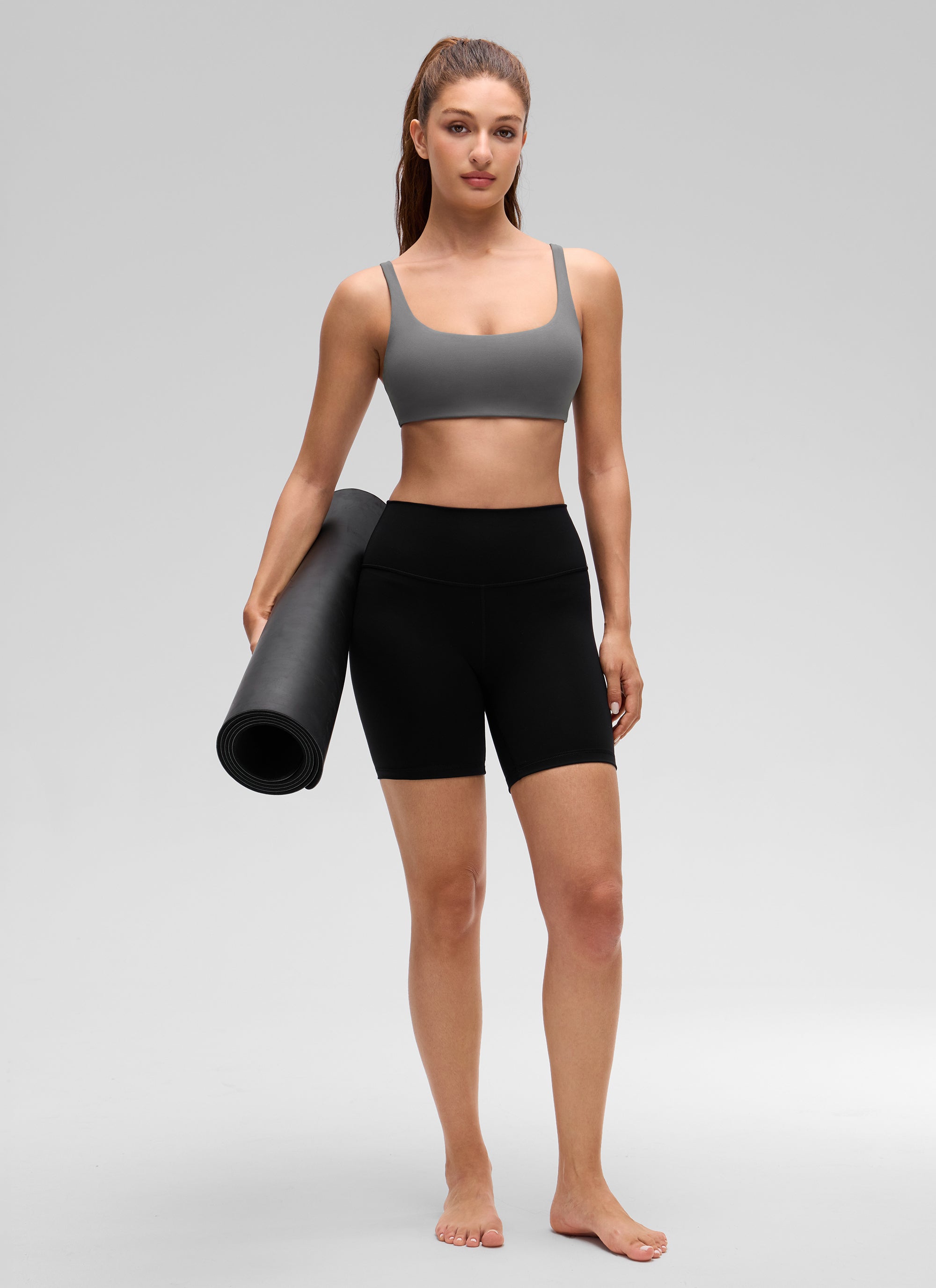 CRZ YOGA Wanita, Bra Mini Berbusa dengan Leher Persegi dan Model Cami " Butterluxe ", Warna Abu-abu Muda