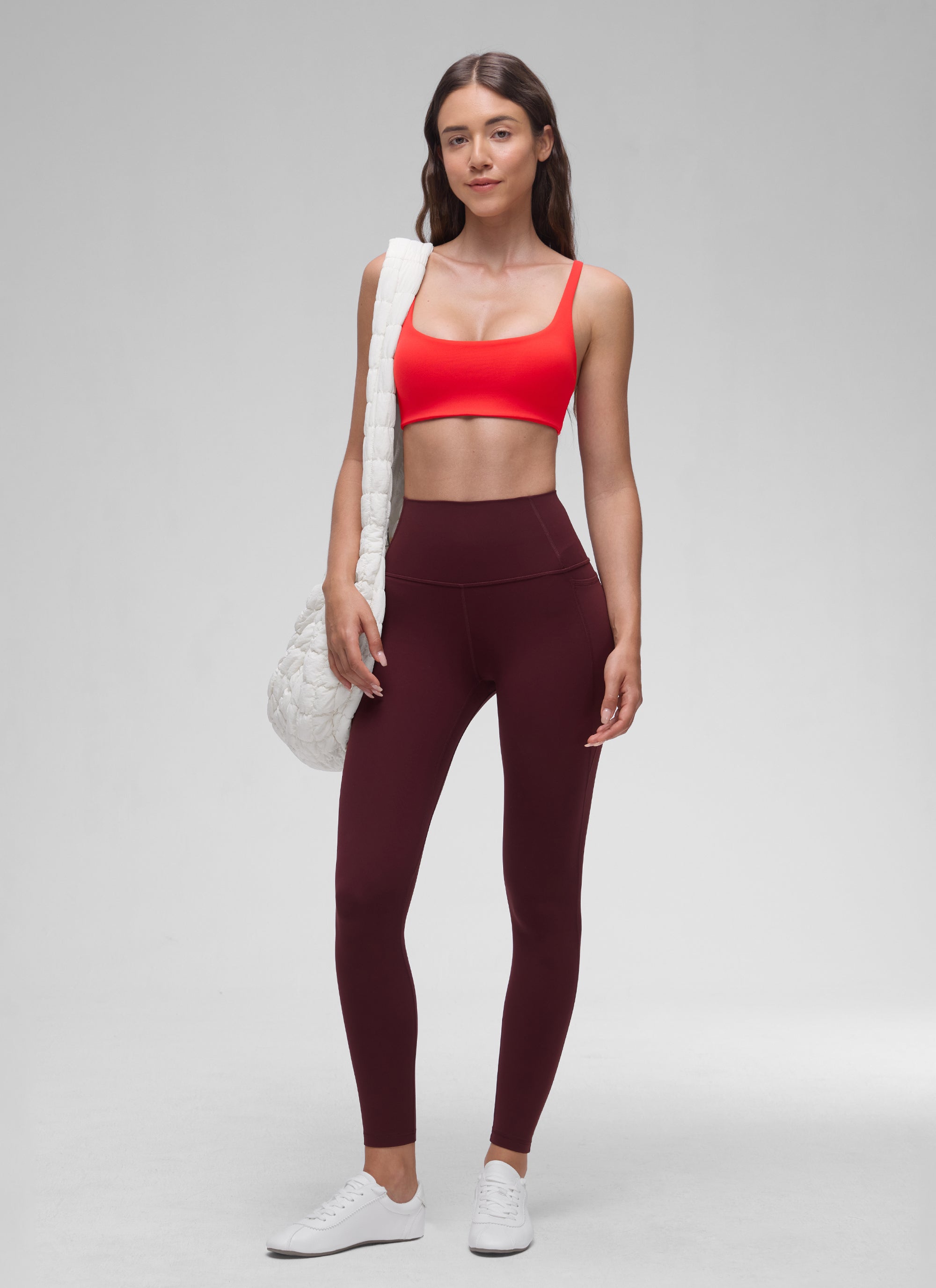 CRZ YOGA Wanita, Bra Mini Berbusa dengan Leher Persegi dan Model Cami " Butterluxe ", Warna Merah Tua