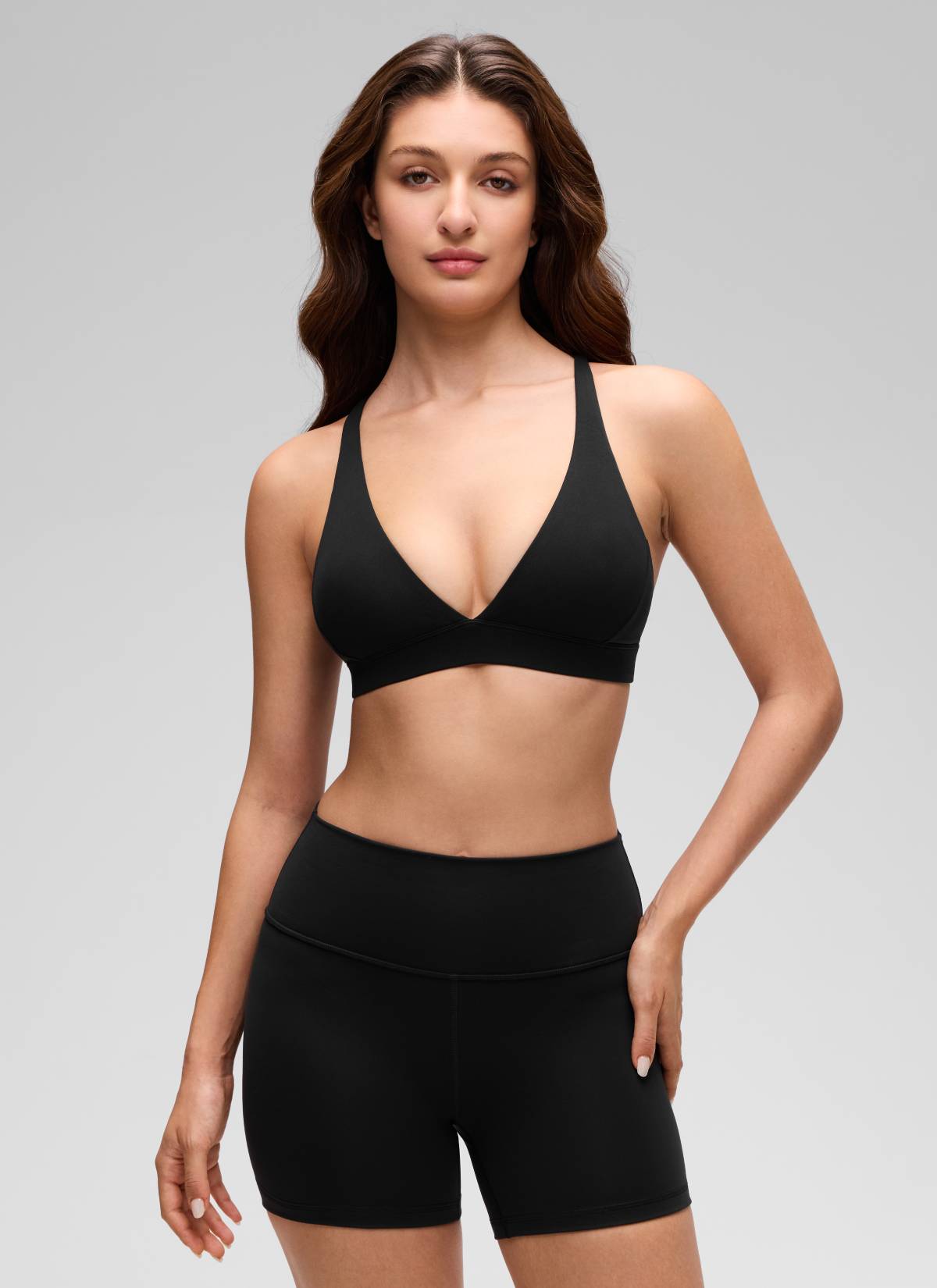 CRZ YOGA Bra Yoga Wanita dengan Dukungan Ringan, Model " Butterluxe ", Punggung Ber tali, Leher V, Warna Hitam
