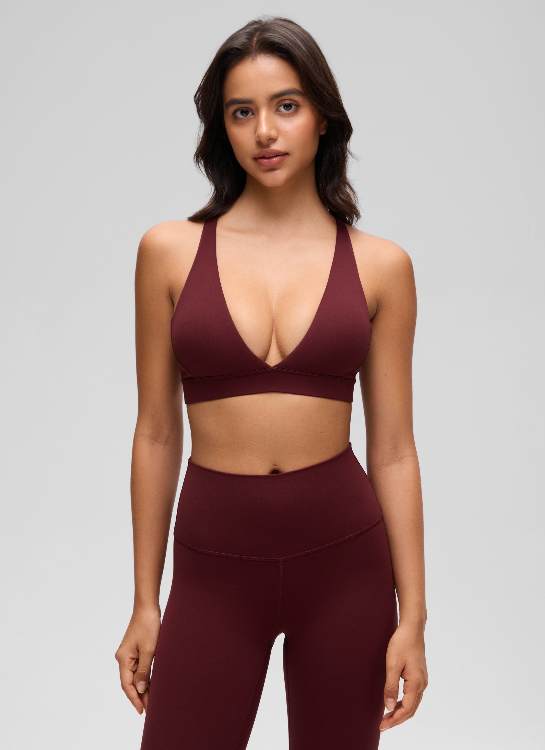 CRZ YOGA Bra Yoga Wanita dengan Dukungan Ringan, Model " Butterluxe ", Punggung Berpita, Leher V, Warna Merah Merlot