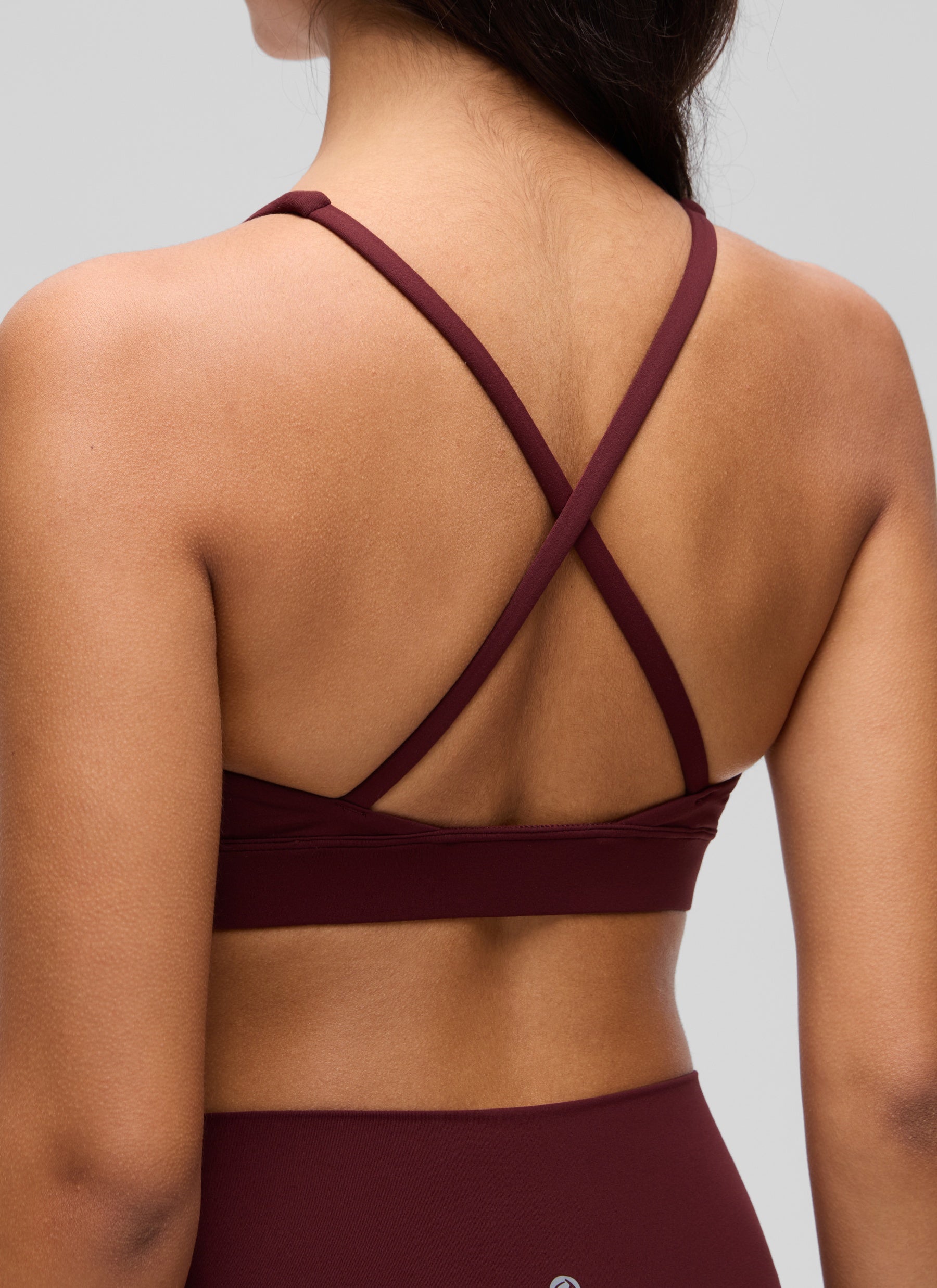 CRZ YOGA Bra Yoga Wanita dengan Dukungan Ringan, Model " Butterluxe ", Punggung Berpita, Leher V, Warna Merah Merlot