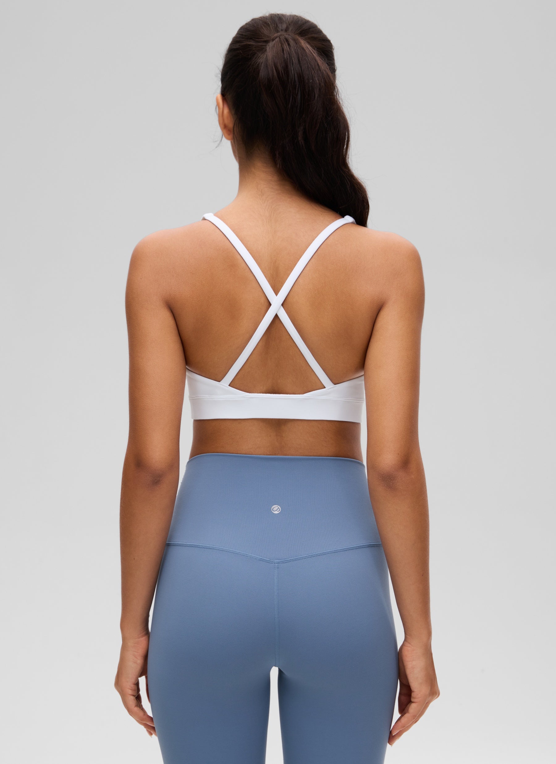 CRZ YOGA Bra Yoga Wanita dengan Dukungan Ringan, Model " Butterluxe ", Punggung Ber tali, Leher V, Warna Putih