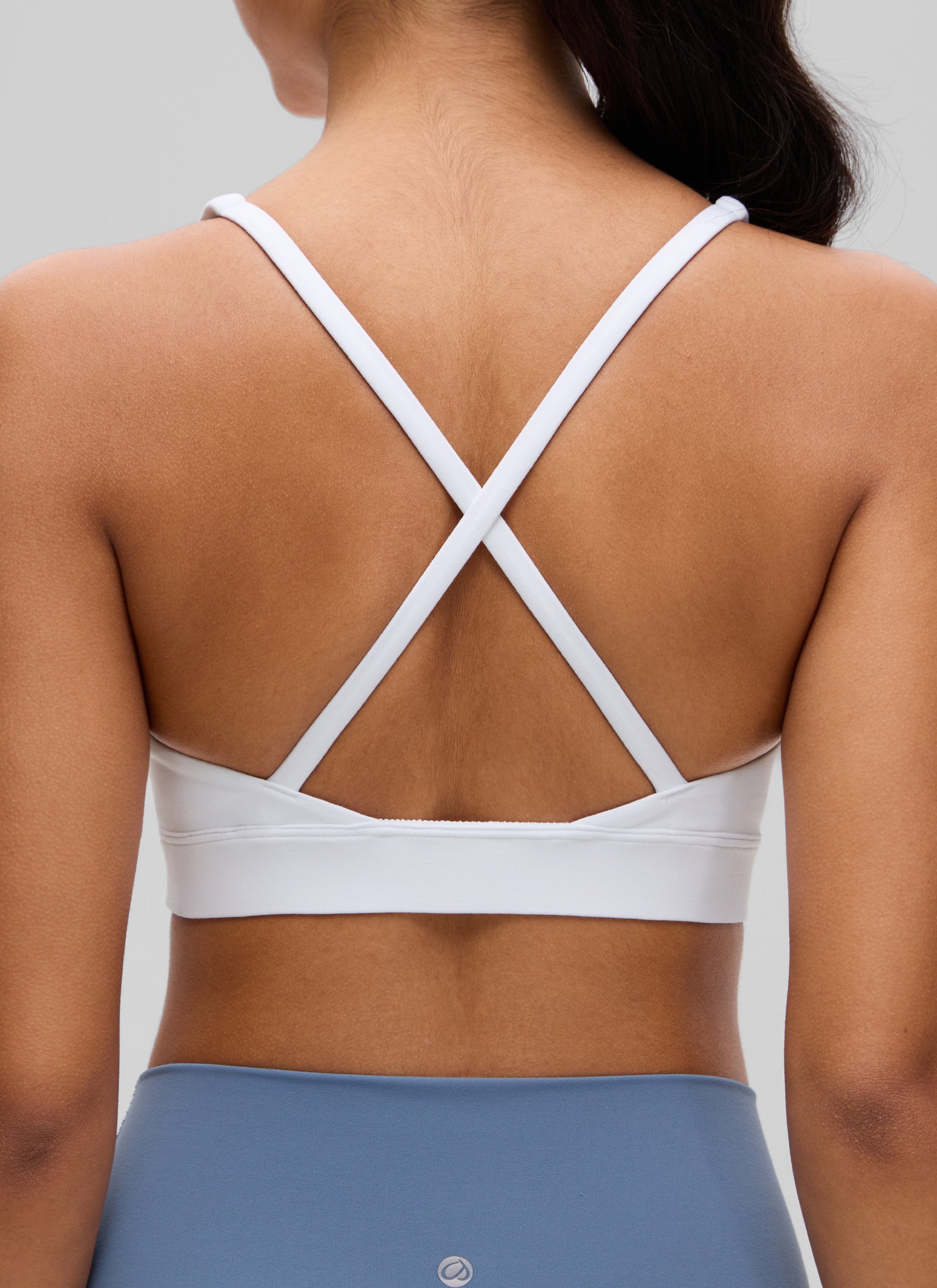 CRZ YOGA Bra Yoga Wanita dengan Dukungan Ringan, Model " Butterluxe ", Punggung Ber tali, Leher V, Warna Putih