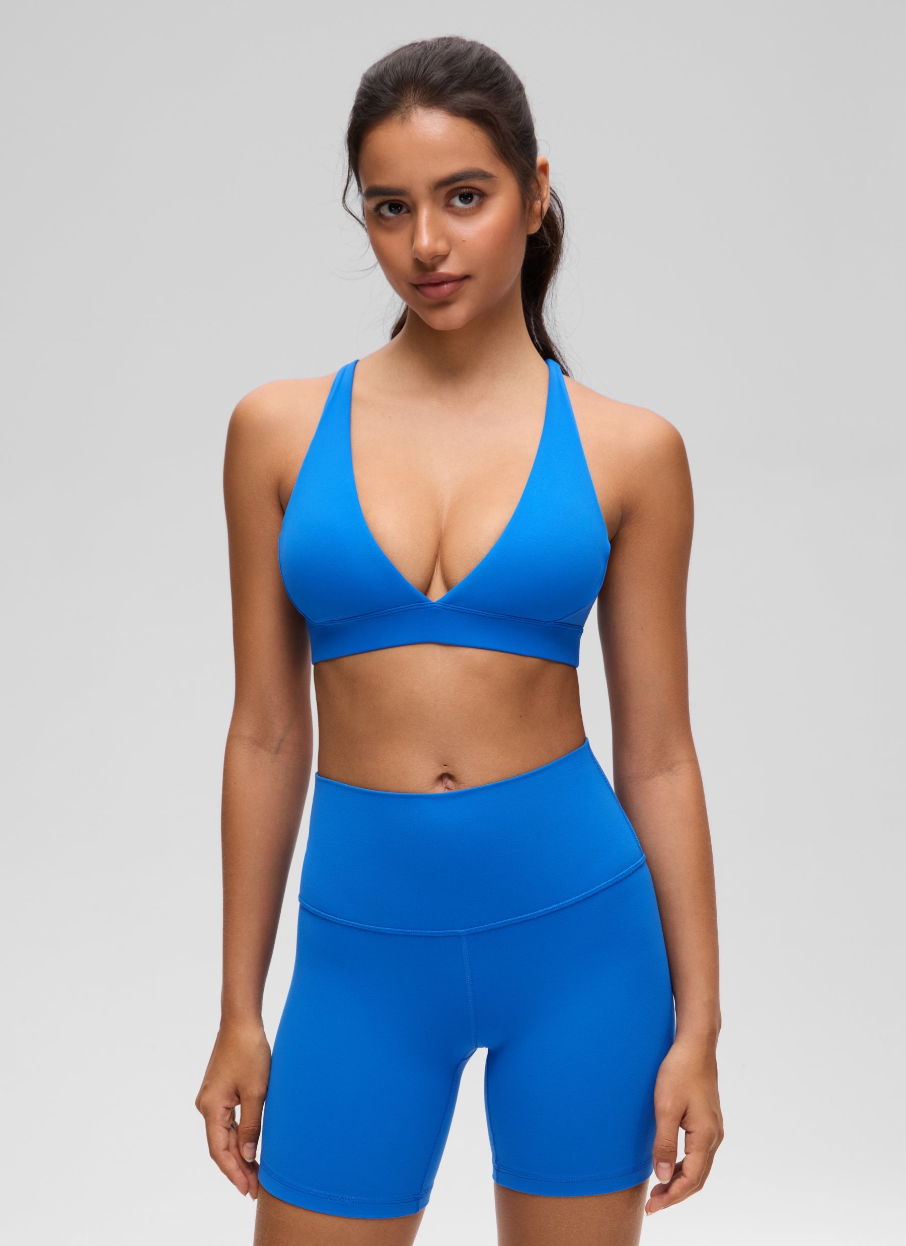 CRZ YOGA Bra Yoga Wanita dengan Dukungan Ringan, Model " Butterluxe ", Punggung Ber tali, Leher V, Warna Biru Berkilau