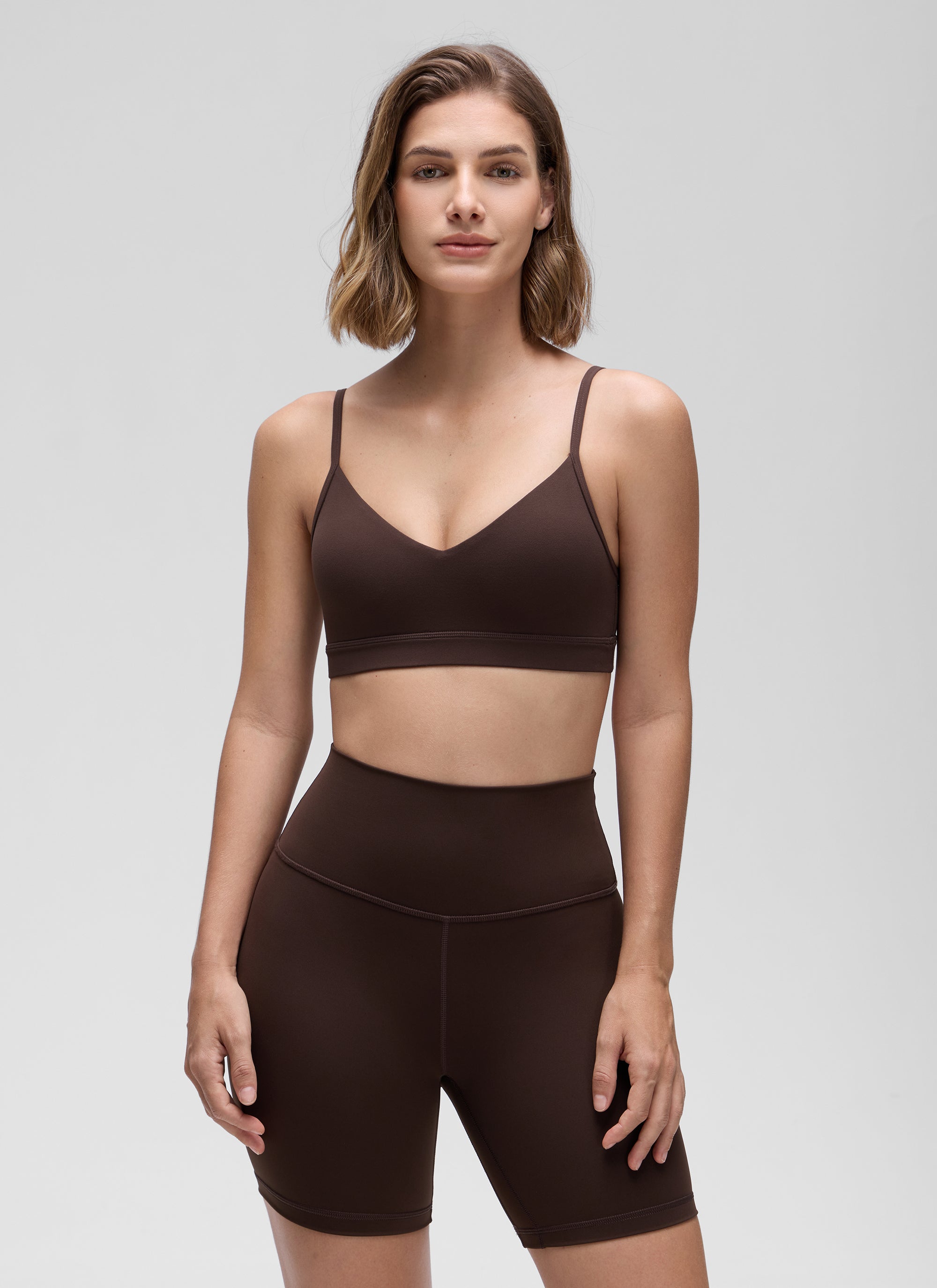 CRZ YOGA Butterluxe Áo lót thể thao yoga cổ chữ V dành cho nữ có đệm, màu nâu sô-cô-la nóng