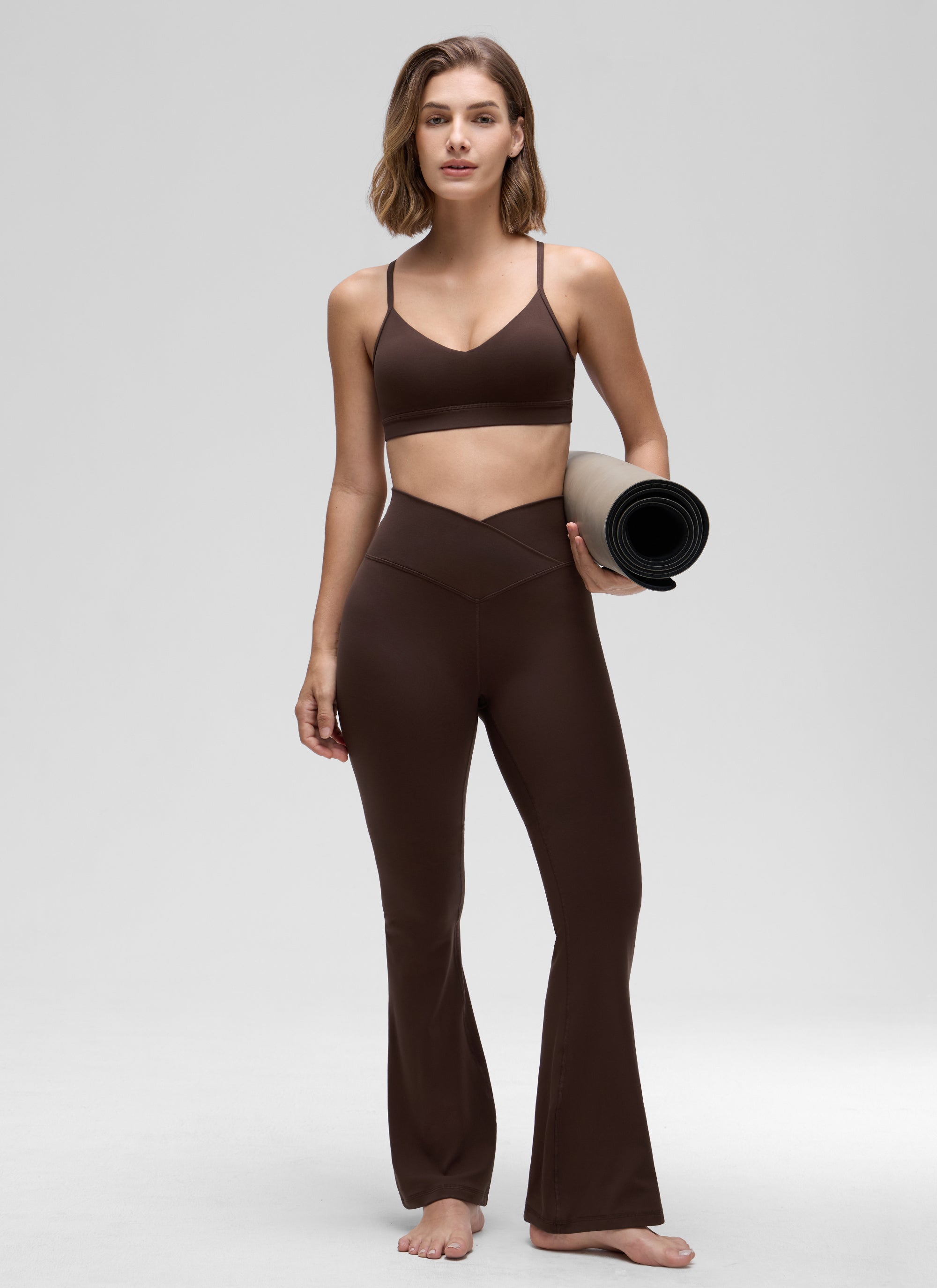 CRZ YOGA Butterluxe Áo lót thể thao yoga cổ chữ V dành cho nữ có đệm, màu nâu sô-cô-la nóng