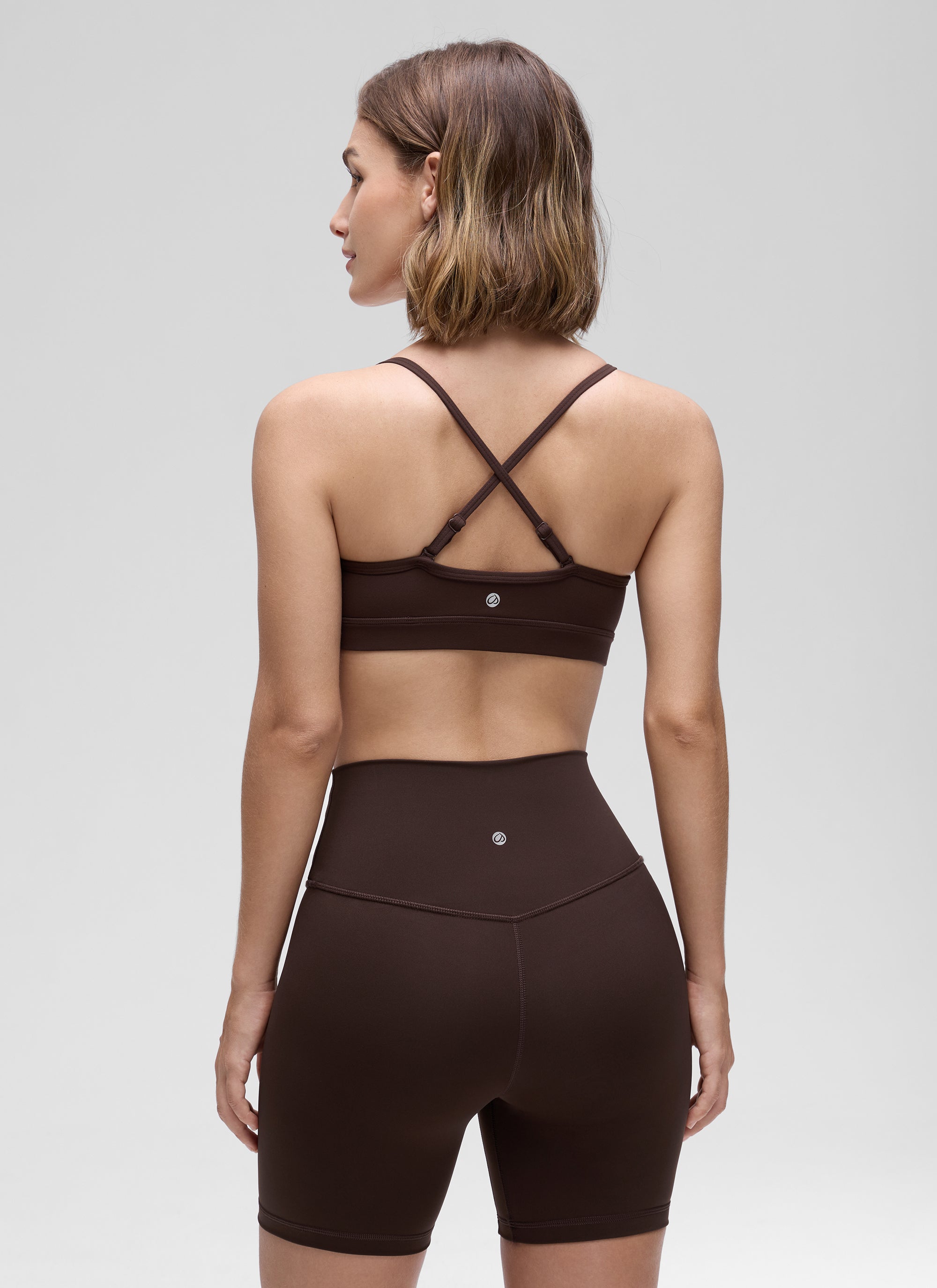 CRZ YOGA Butterluxe Áo lót thể thao yoga cổ chữ V dành cho nữ có đệm, màu nâu sô-cô-la nóng