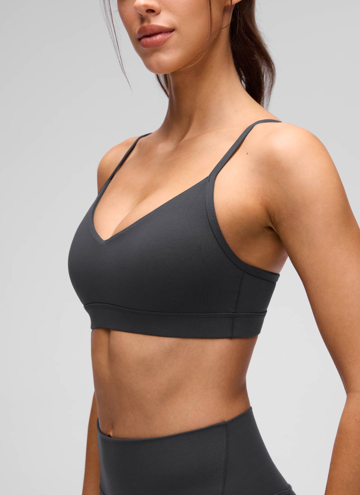 CRZ YOGA Butterluxe Áo lót thể thao yoga cổ chữ V dành cho nữ có đệm, màu xám huyền bí