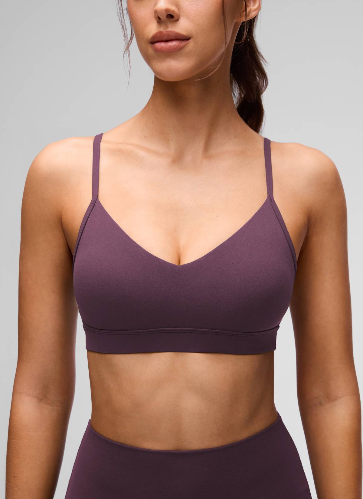 CRZ YOGA Butterluxe Áo lót thể thao yoga cổ chữ V dành cho nữ có đệm, màu tím nho gai