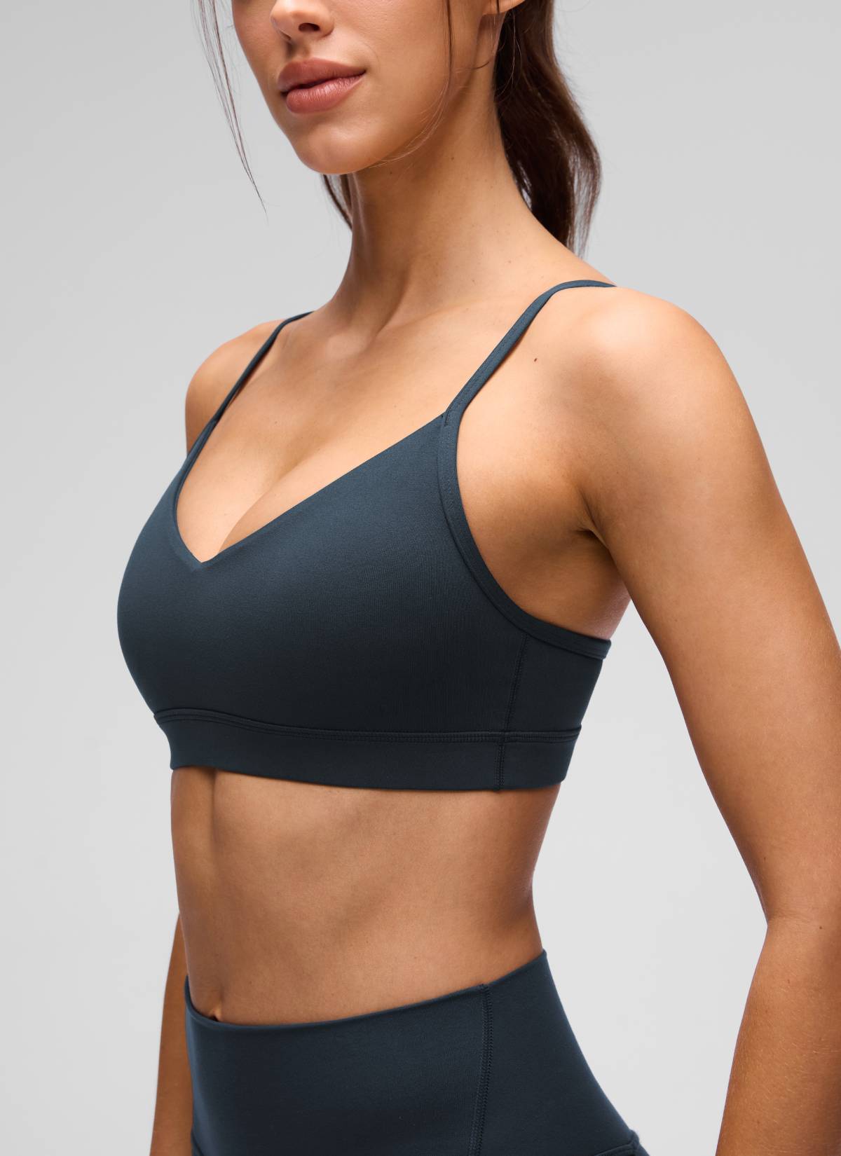 CRZ YOGA Butterluxe Áo lót thể thao yoga cổ chữ V dành cho nữ có đệm, màu xanh navy đậm