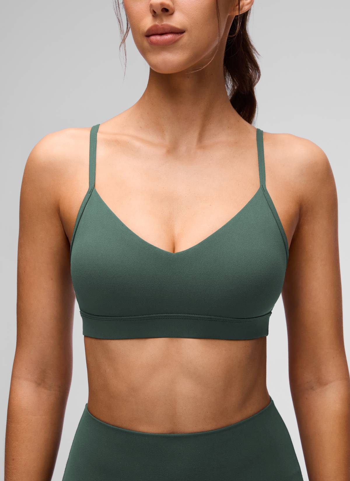 CRZ YOGA Butterluxe Áo lót thể thao yoga cổ chữ V dành cho nữ có đệm mút, màu xanh lá rừng đậm