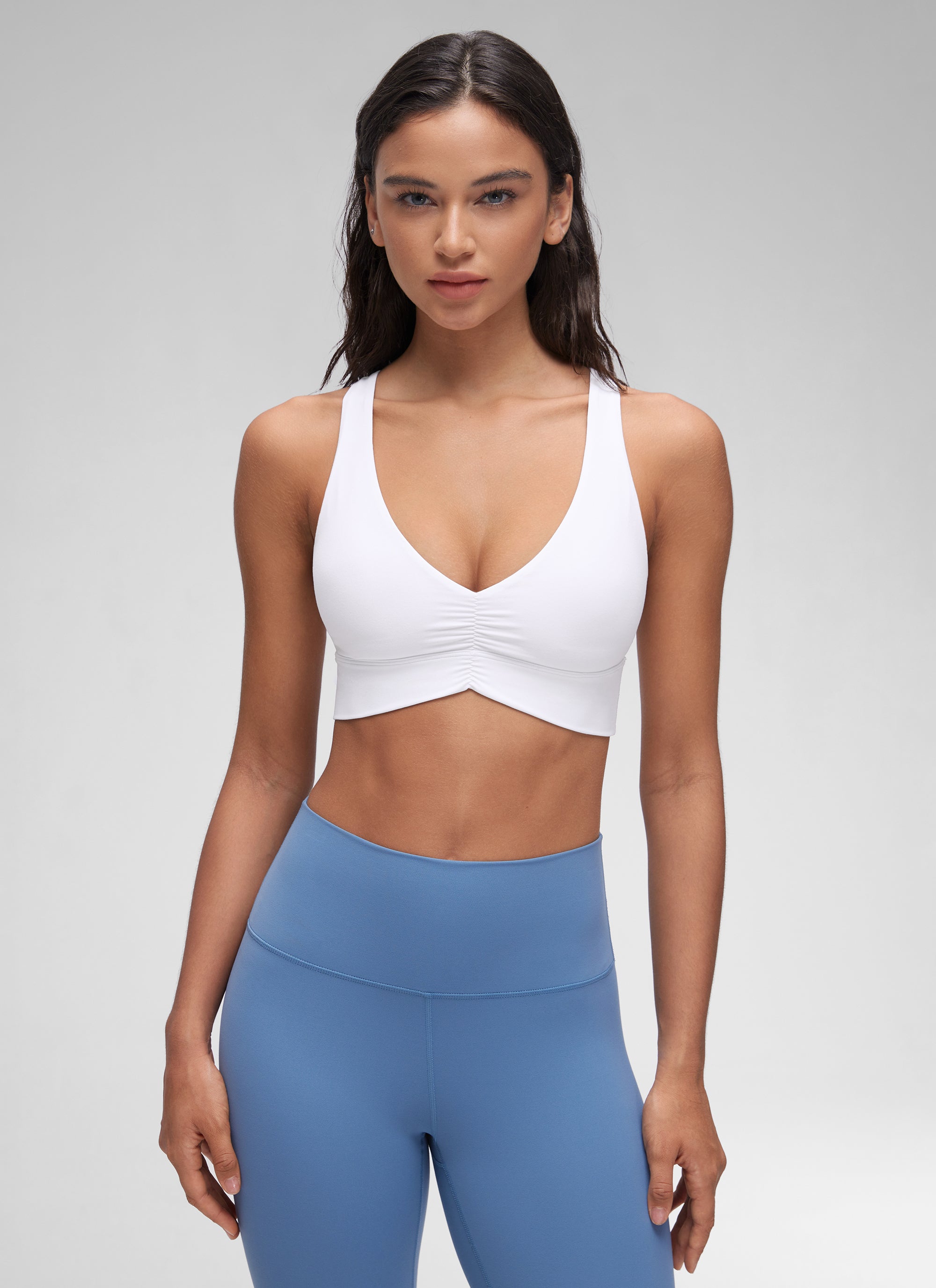 Áo lót yoga CRZ YOGA dành cho nữ, kiểu " Butterluxe " với độ nâng đỡ nhẹ, cổ chữ V xếp nếp, màu trắng