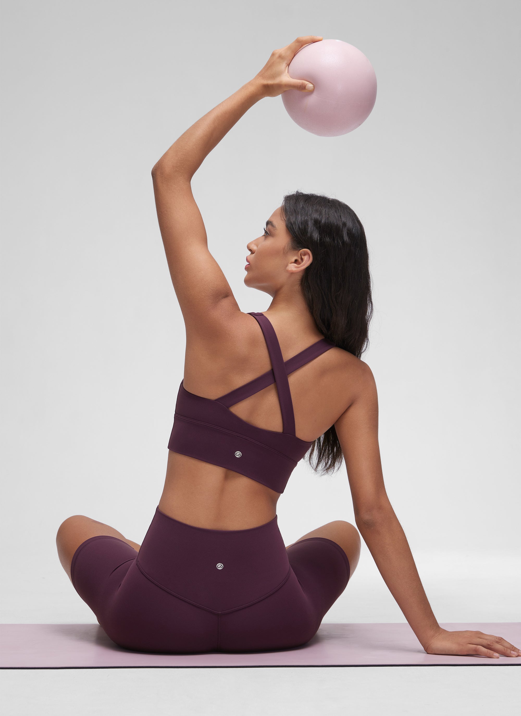 Áo lót yoga CRZ YOGA dành cho nữ, kiểu " Butterluxe " với độ nâng đỡ nhẹ, cổ chữ V xếp nếp, màu tím đậm