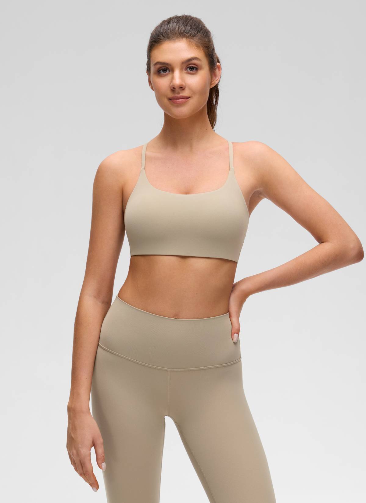 Áo lót thể thao CRZ YOGA dành cho nữ, kiểu cổ tròn, thiết kế xoắn lưng chéo, màu Oak, thuộc bộ sưu tập “ Butterluxe ”