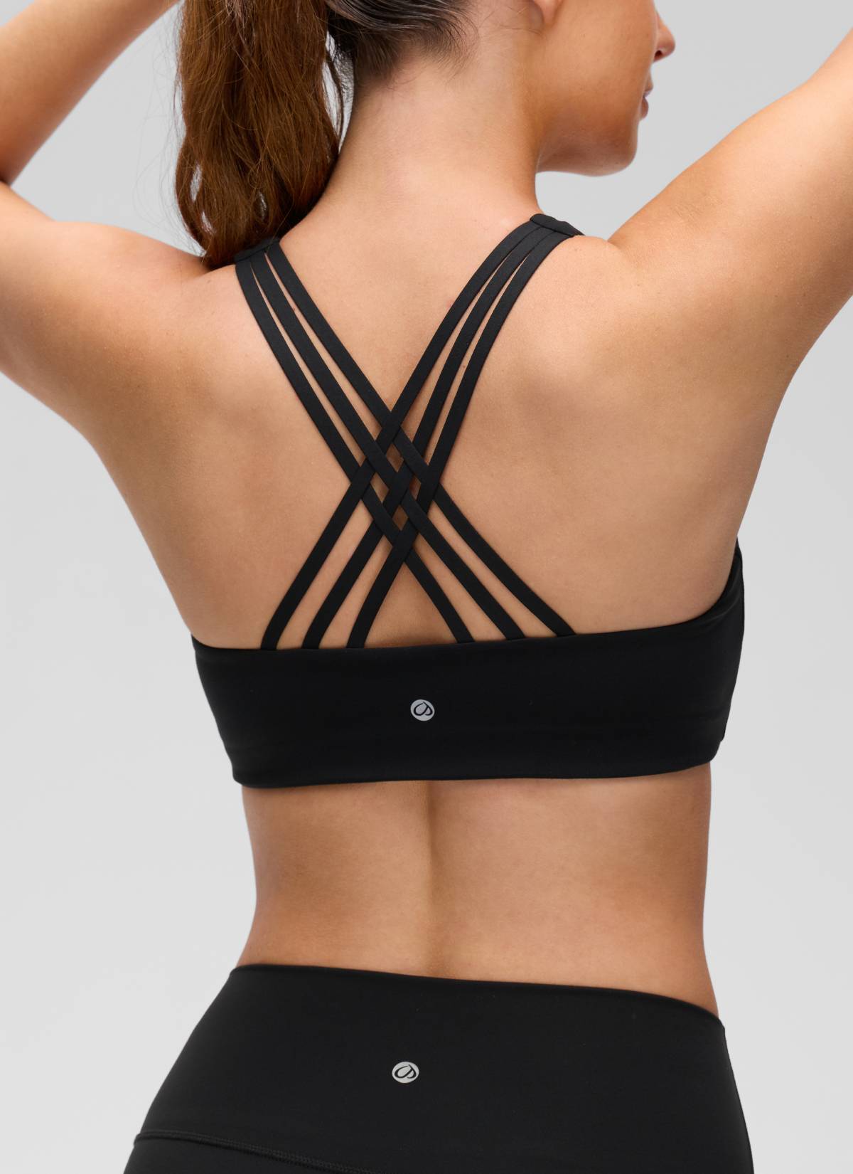 CRZ YOGA Women's Butterluxe Yoga V Neck Strappy Back Sports Bra Black @model_info:Gelya